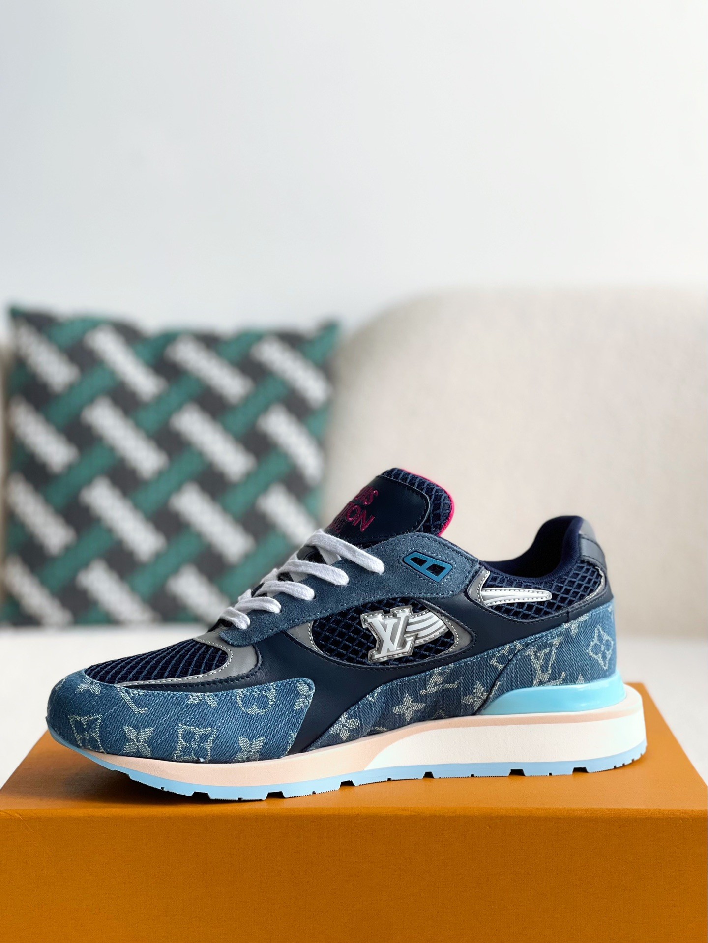 L X V Low-top running shoes detail 4