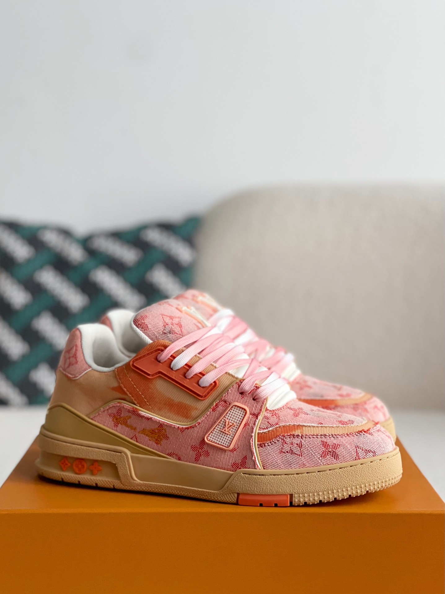 L X V TRAINER SNEAKERS detail 2
