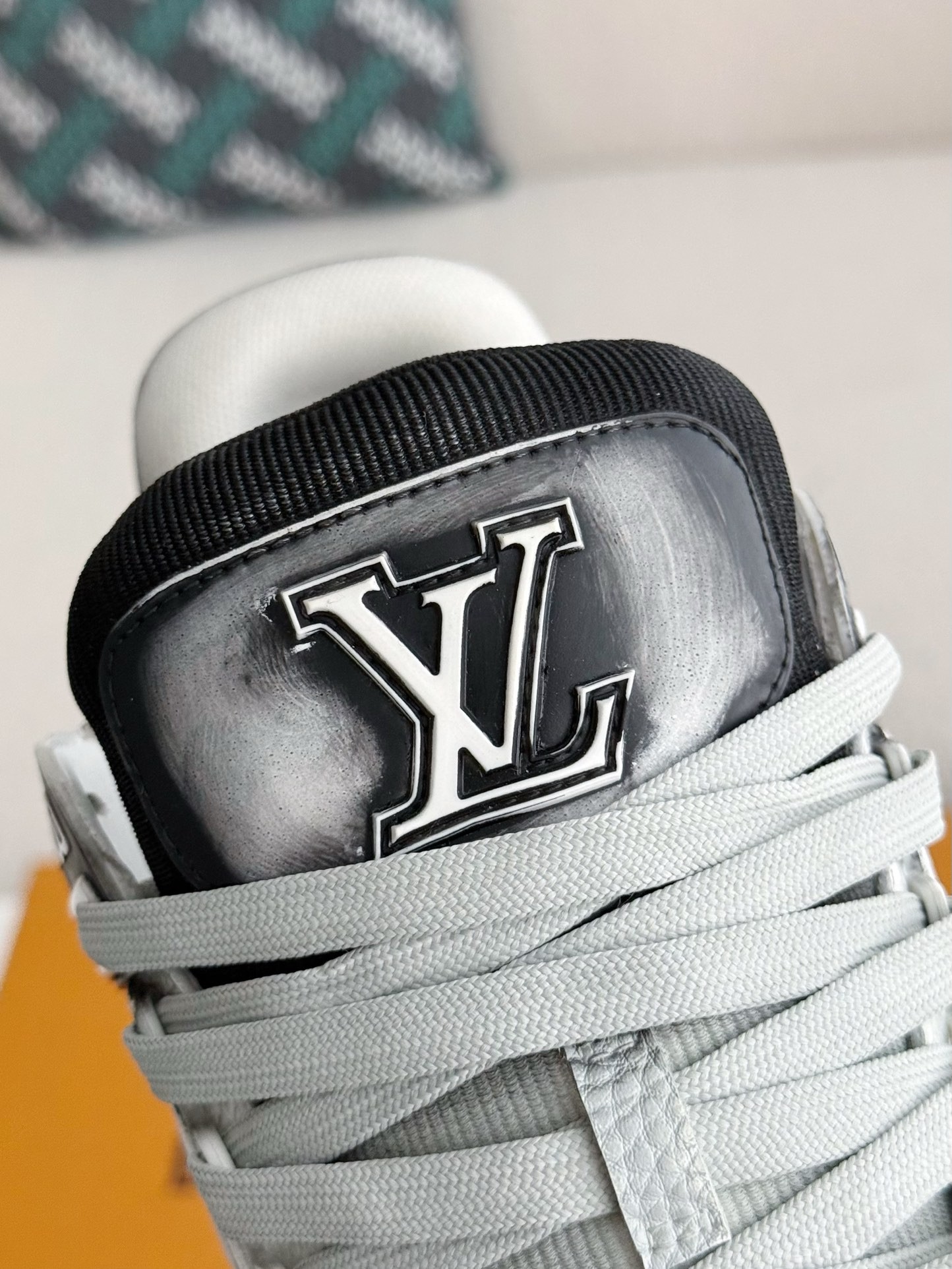L X V TRAINER SNEAKERS detail 10