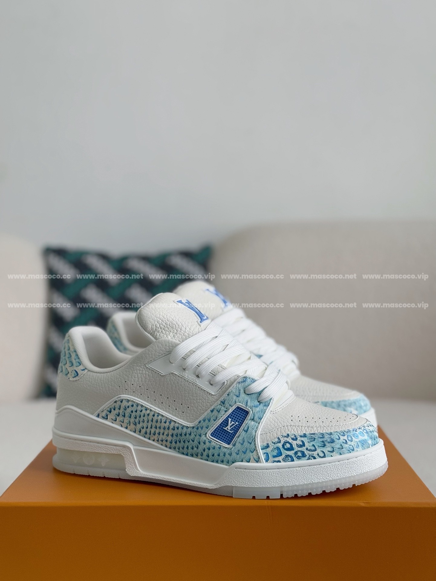L X V TRAINER SNEAKERS detail 2