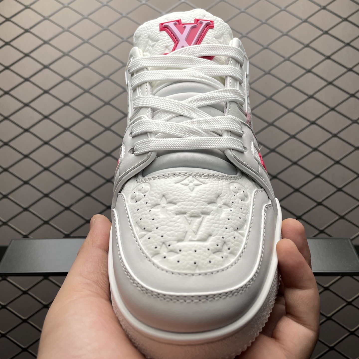 L X V TRAINER detail 9