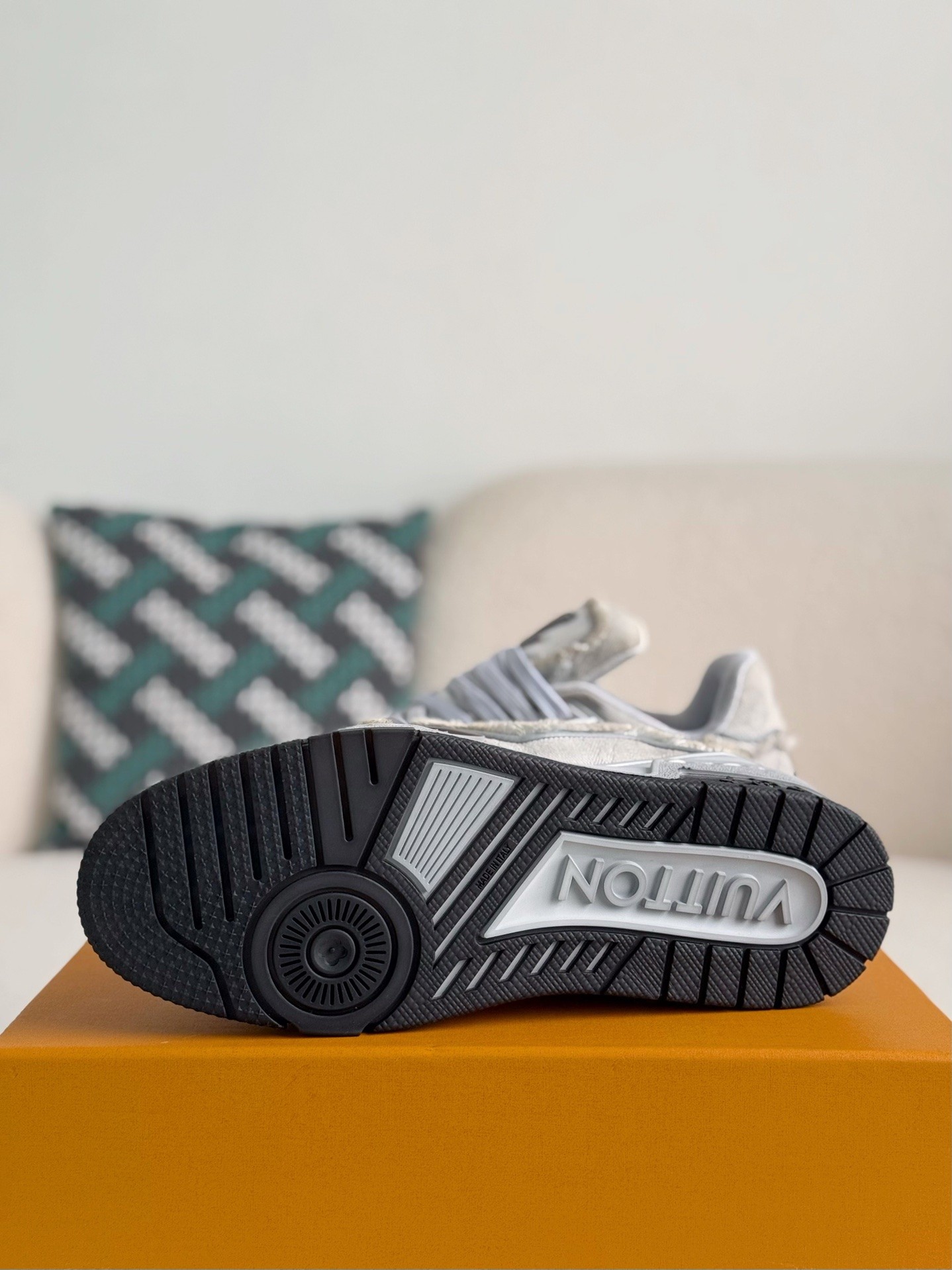 L X V TRAINER SNEAKERS detail 5