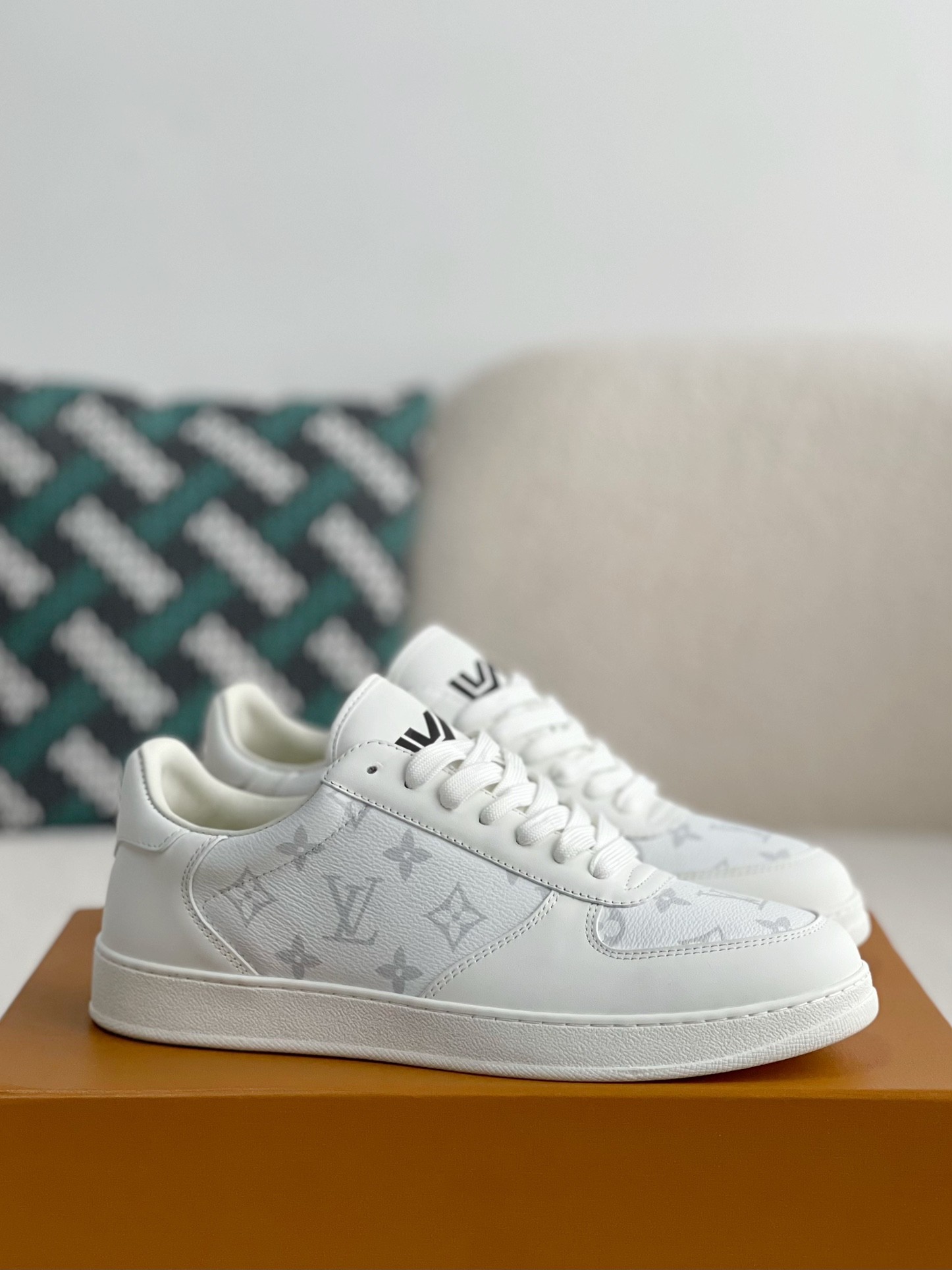 L X V RIVOLI SNEAKERS detail 2