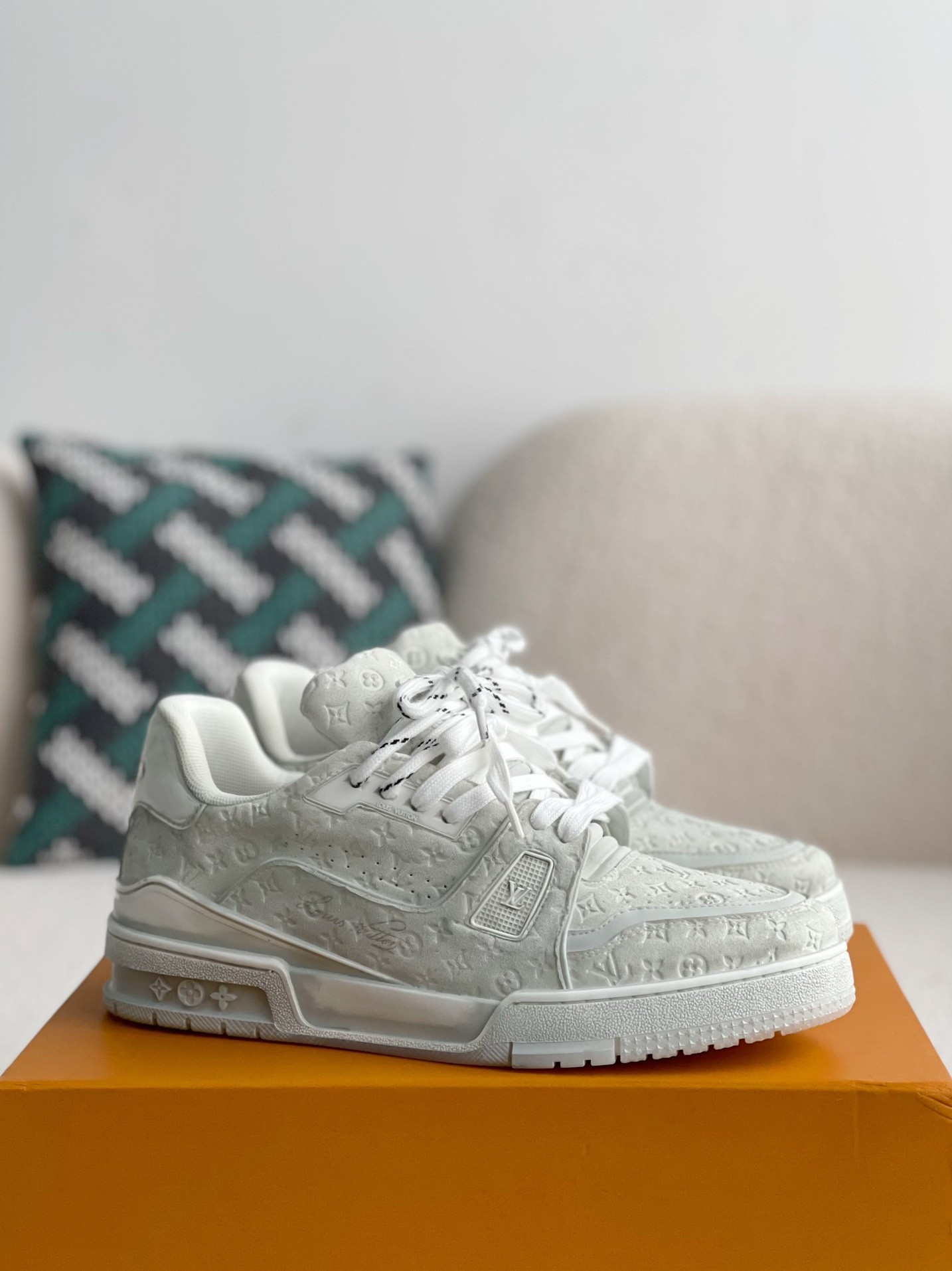 L X V TRAINER SNEAKERS detail 2