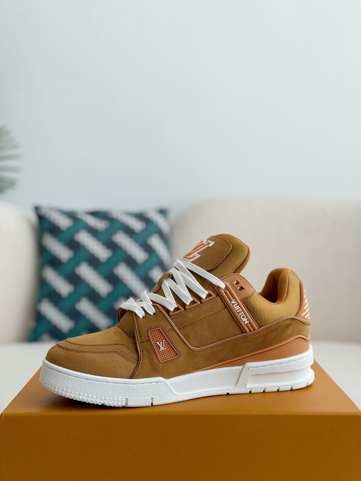 L X V TRAINER SNEAKERS detail 4