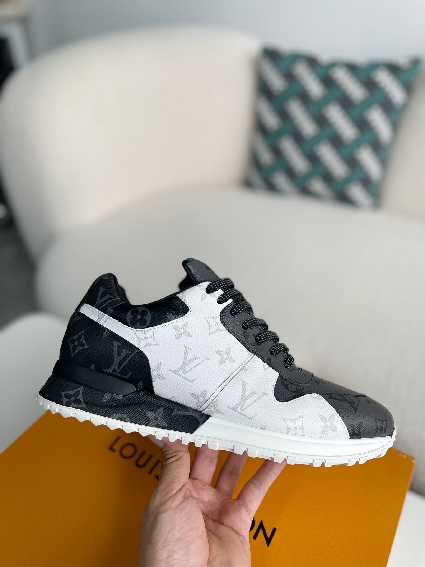 L X V SNEAKERS detail 6
