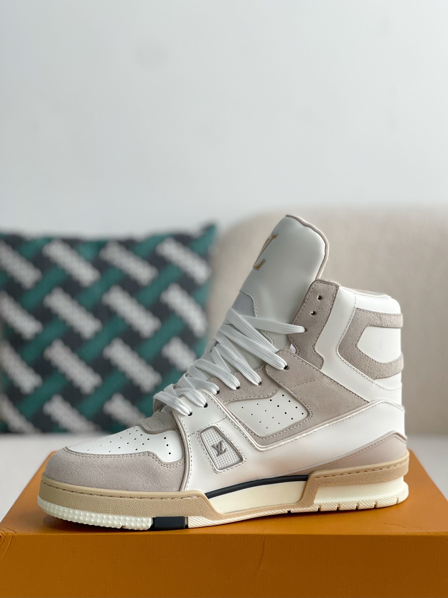 L X V TRAINER SNEAKERS detail 4