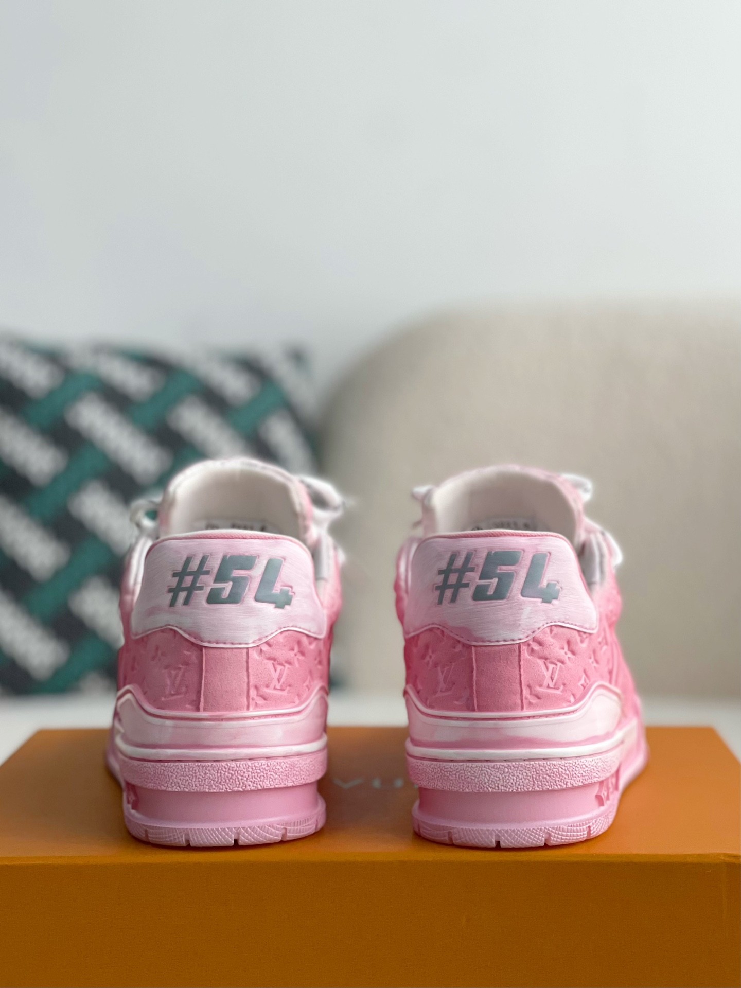 L X V TRAINER SNEAKERS detail 3