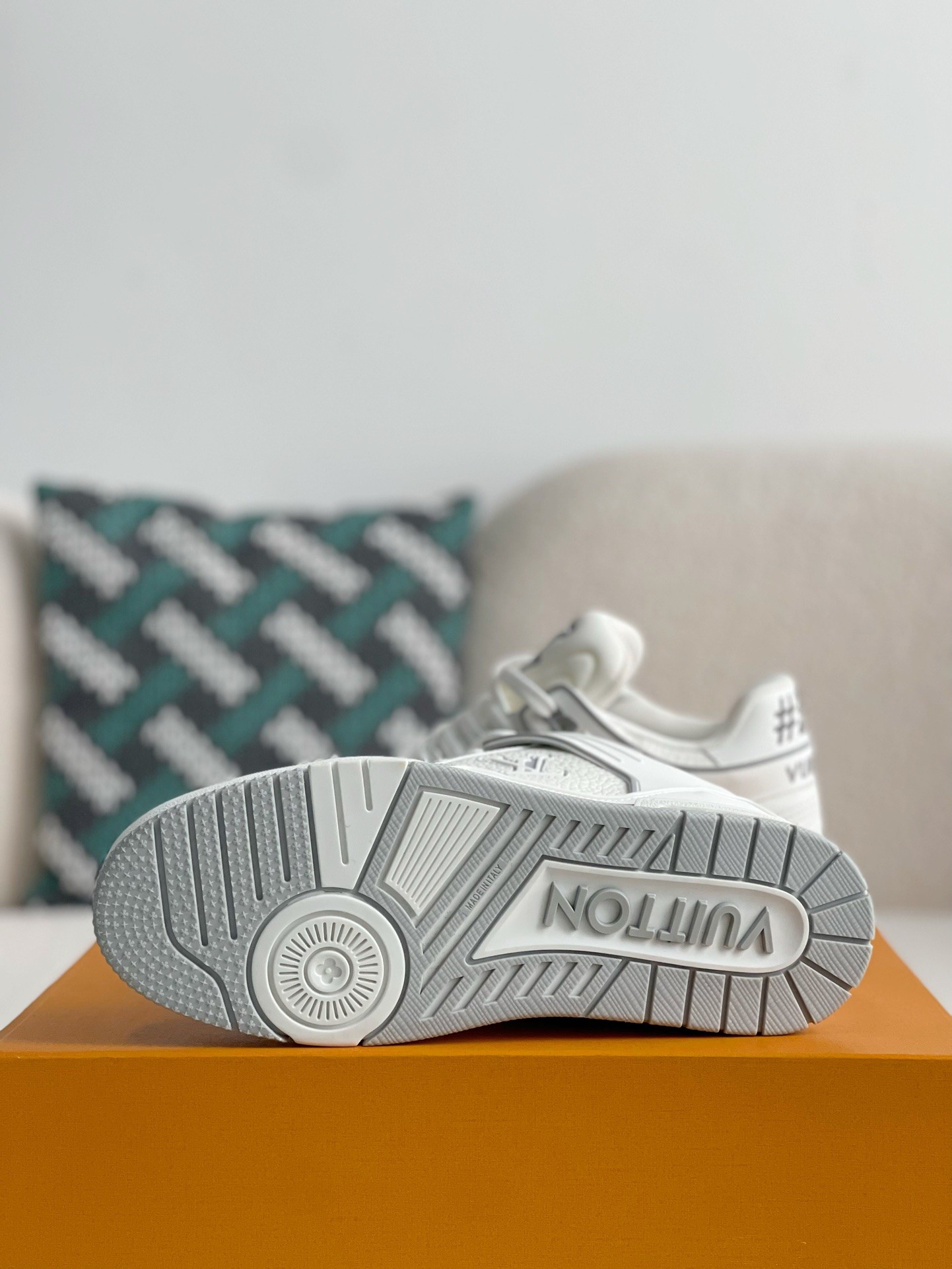 L X V SNEAKERS detail 5