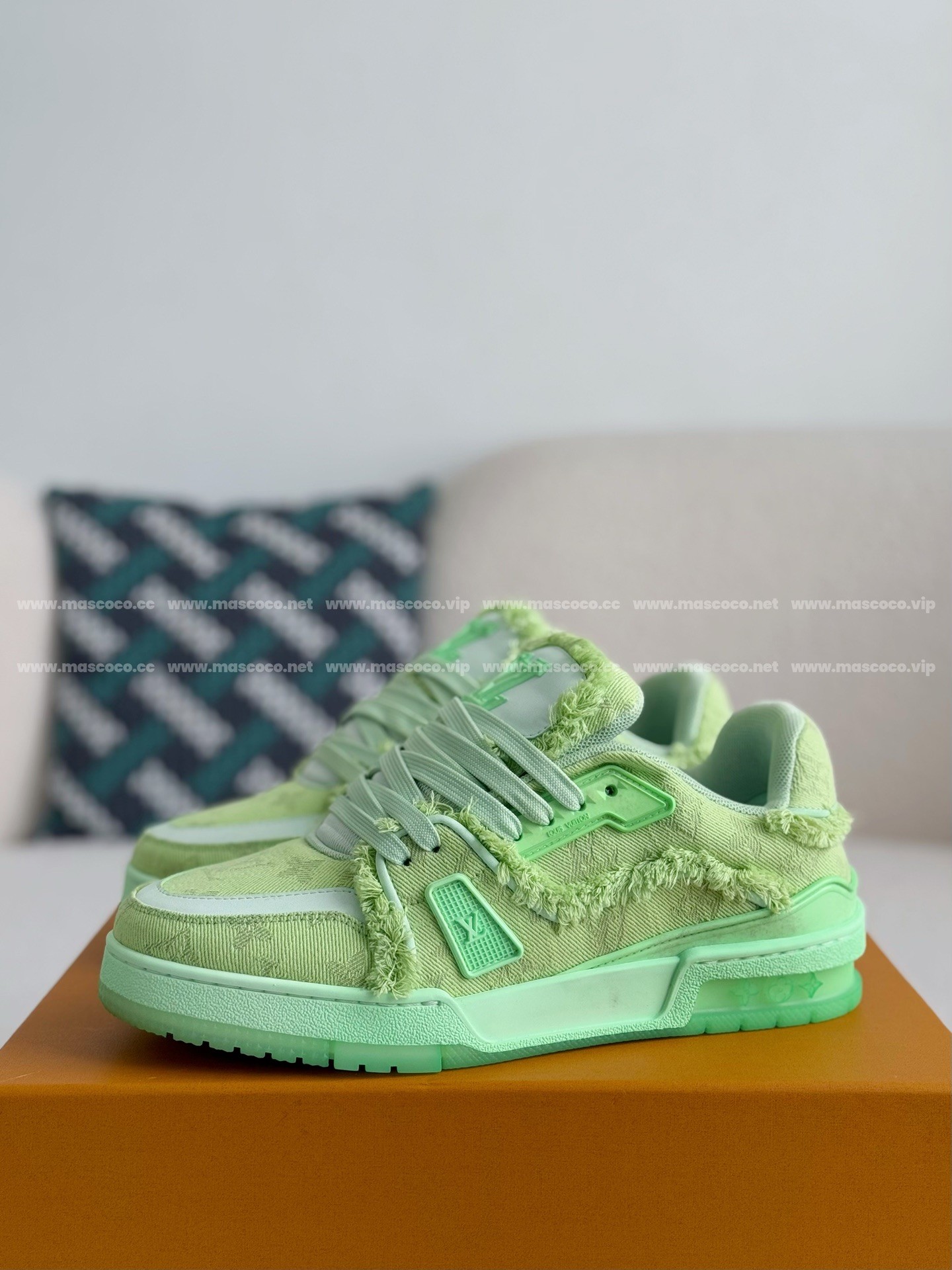 L X V TRAINER SNEAKERS