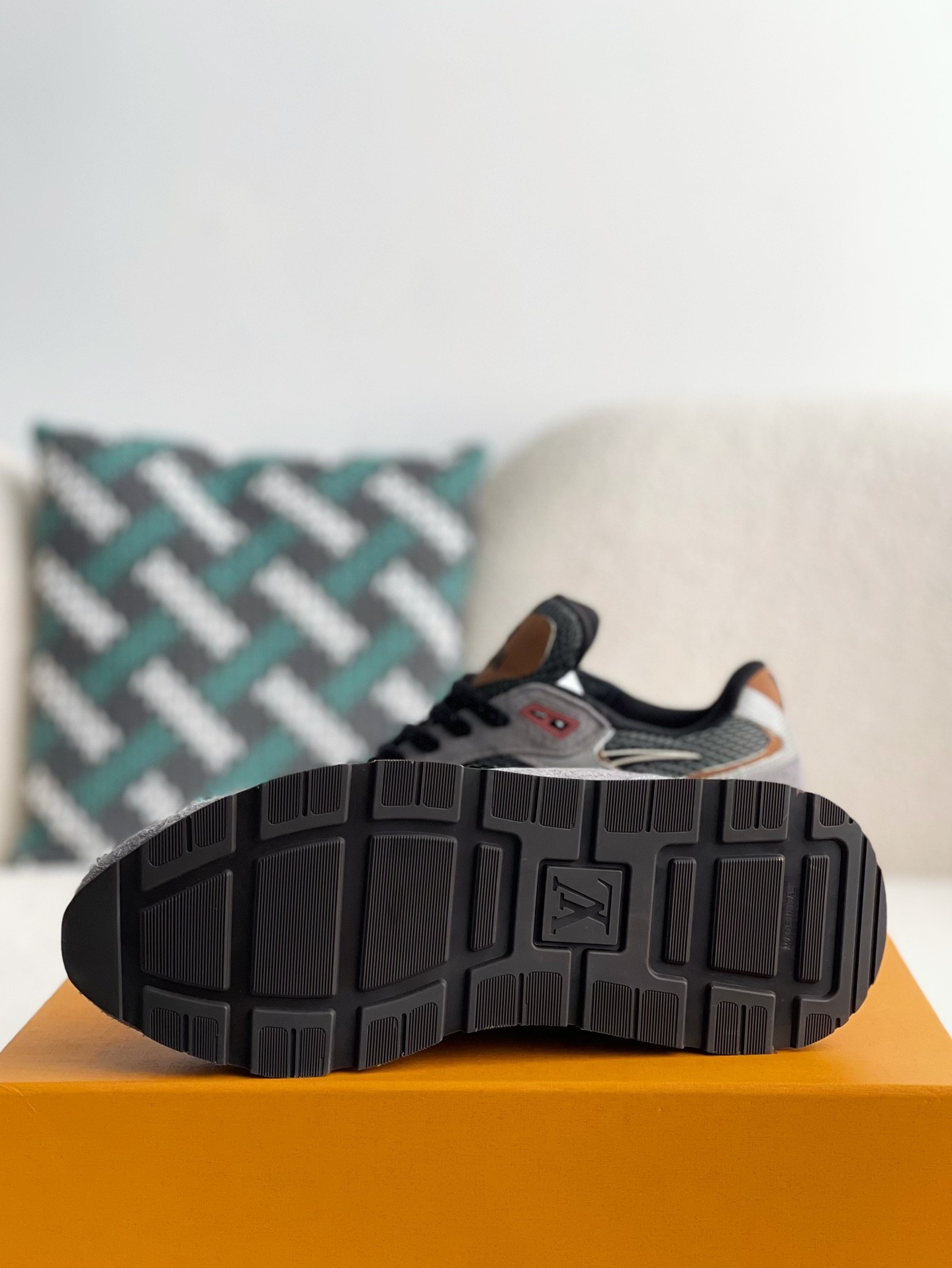 L X V Low-top running shoes detail 5