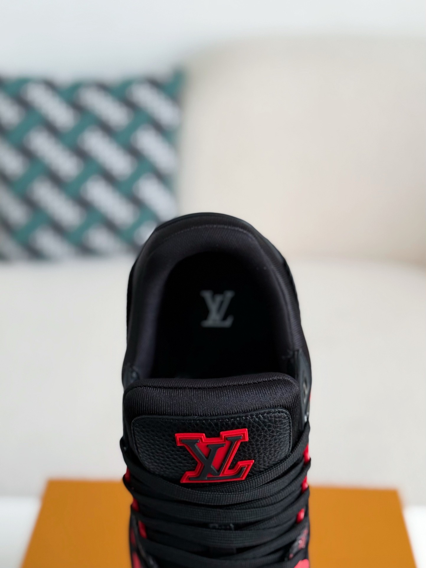 L X V TRAINER SNEAKERS detail 9