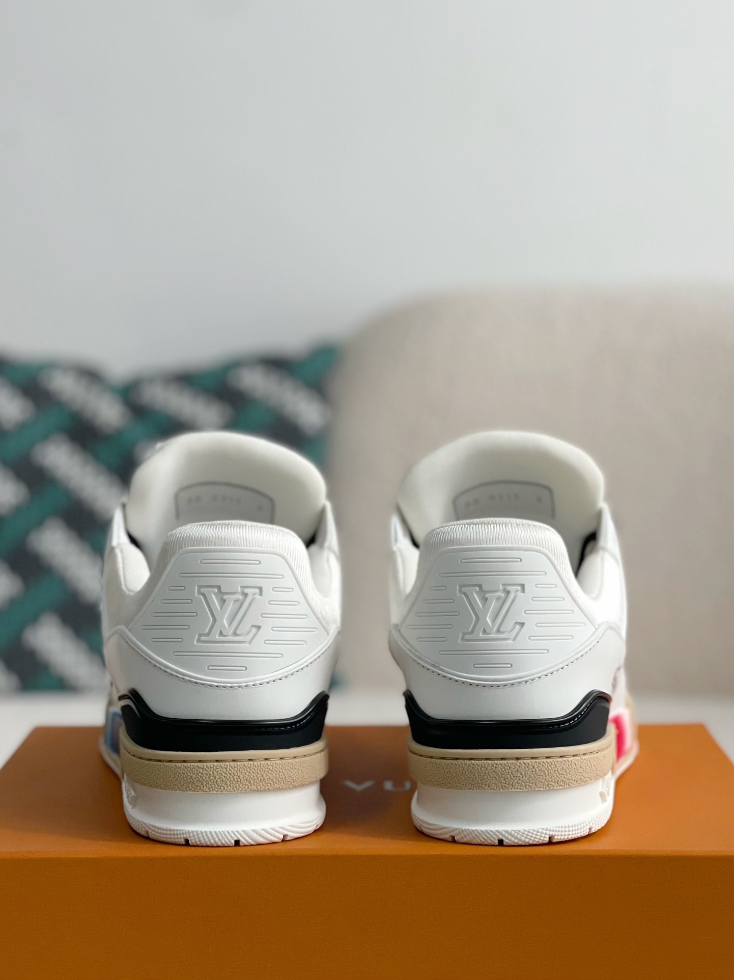 L X V TRAINER SNEAKERS detail 3