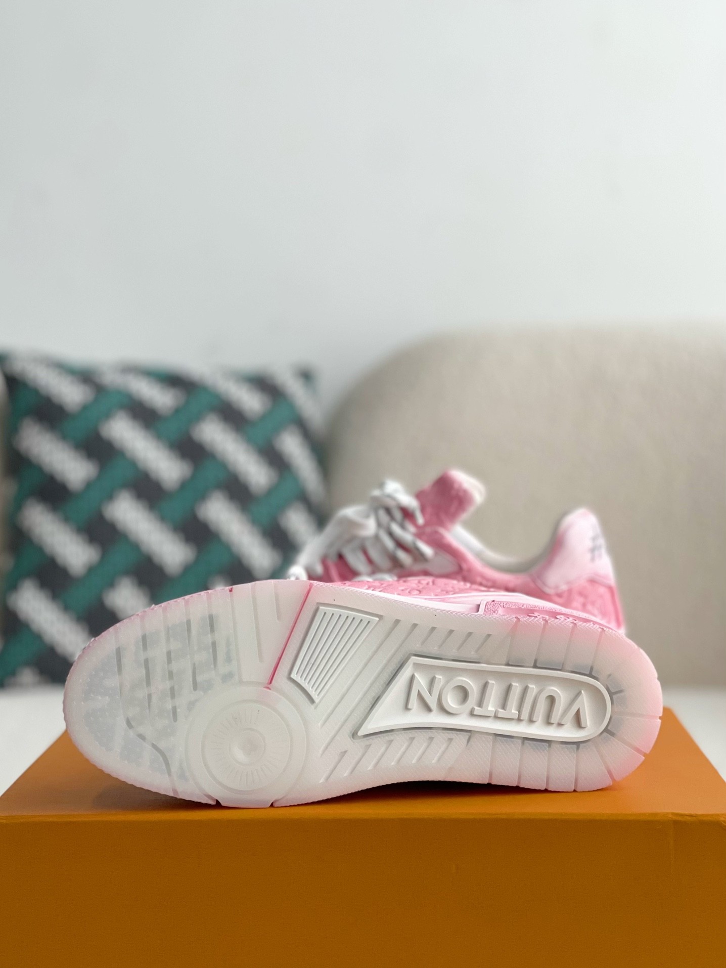 L X V TRAINER SNEAKERS detail 5