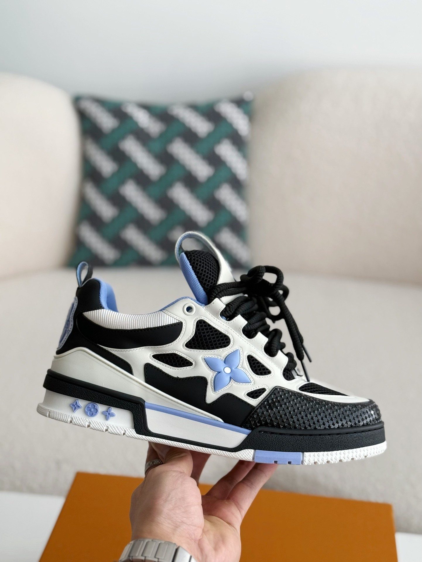 L X V RUNNER TATIC sneakers detail 6