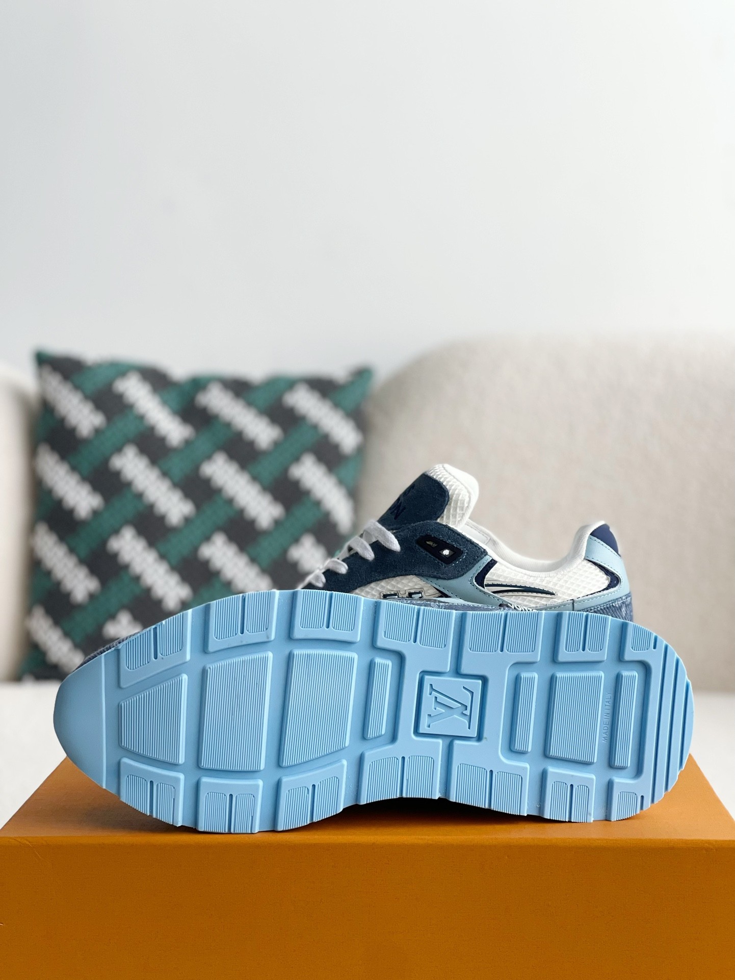 L X V Low-top running shoes detail 5