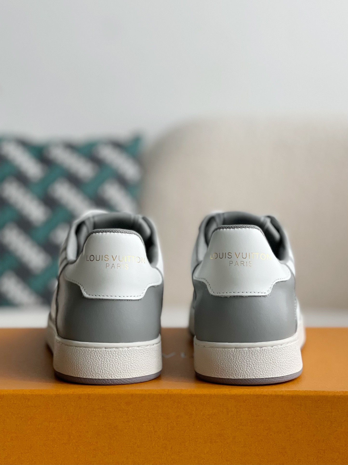 L X V SNEAKERS detail 3