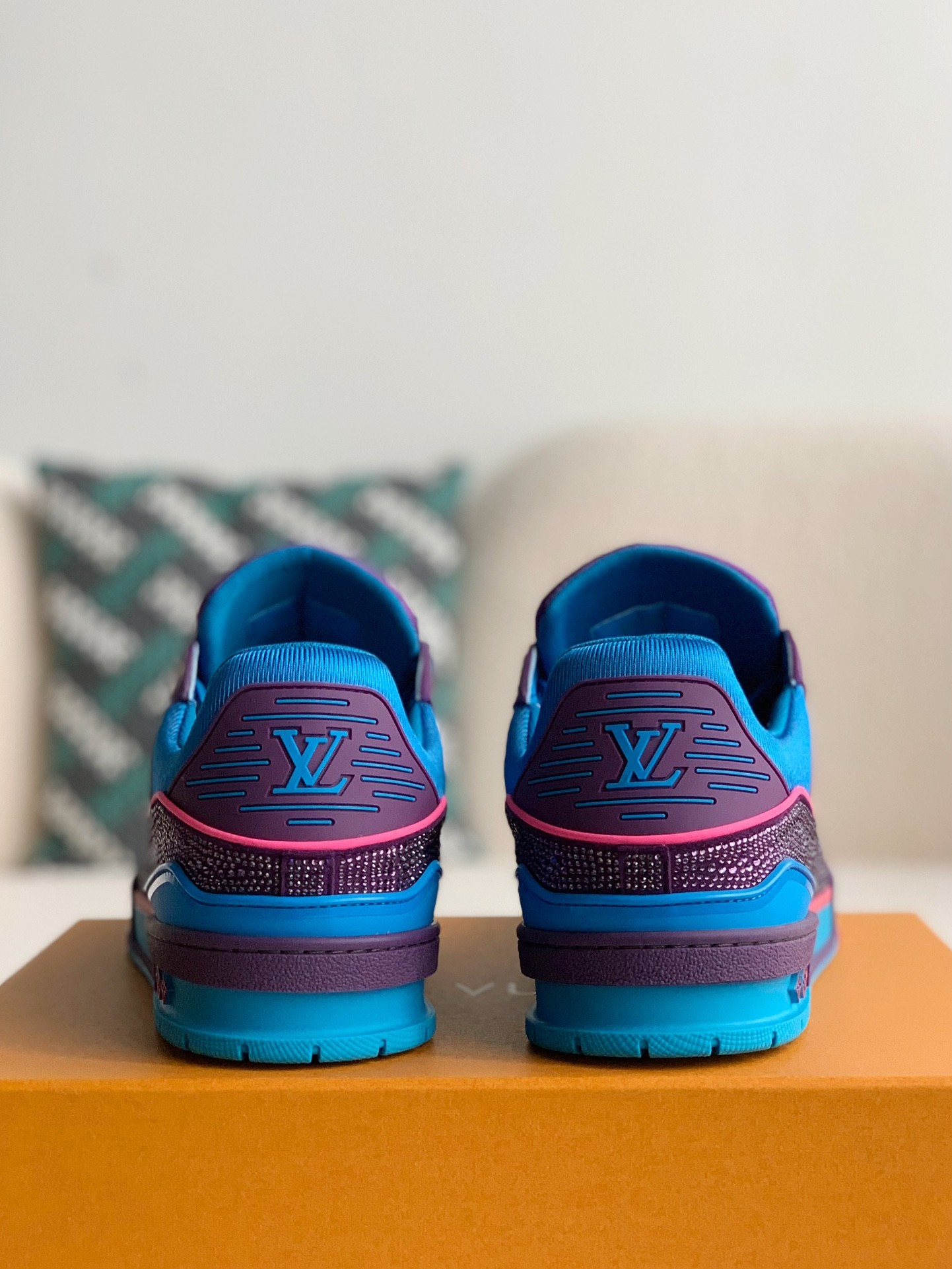 L X V TRAINER Sneakers detail 3
