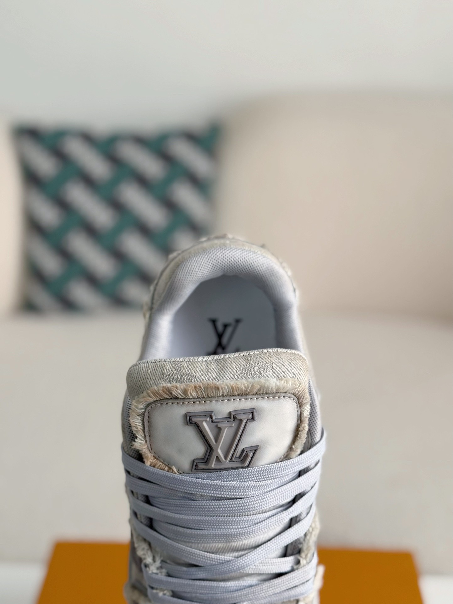 L X V TRAINER SNEAKERS detail 9