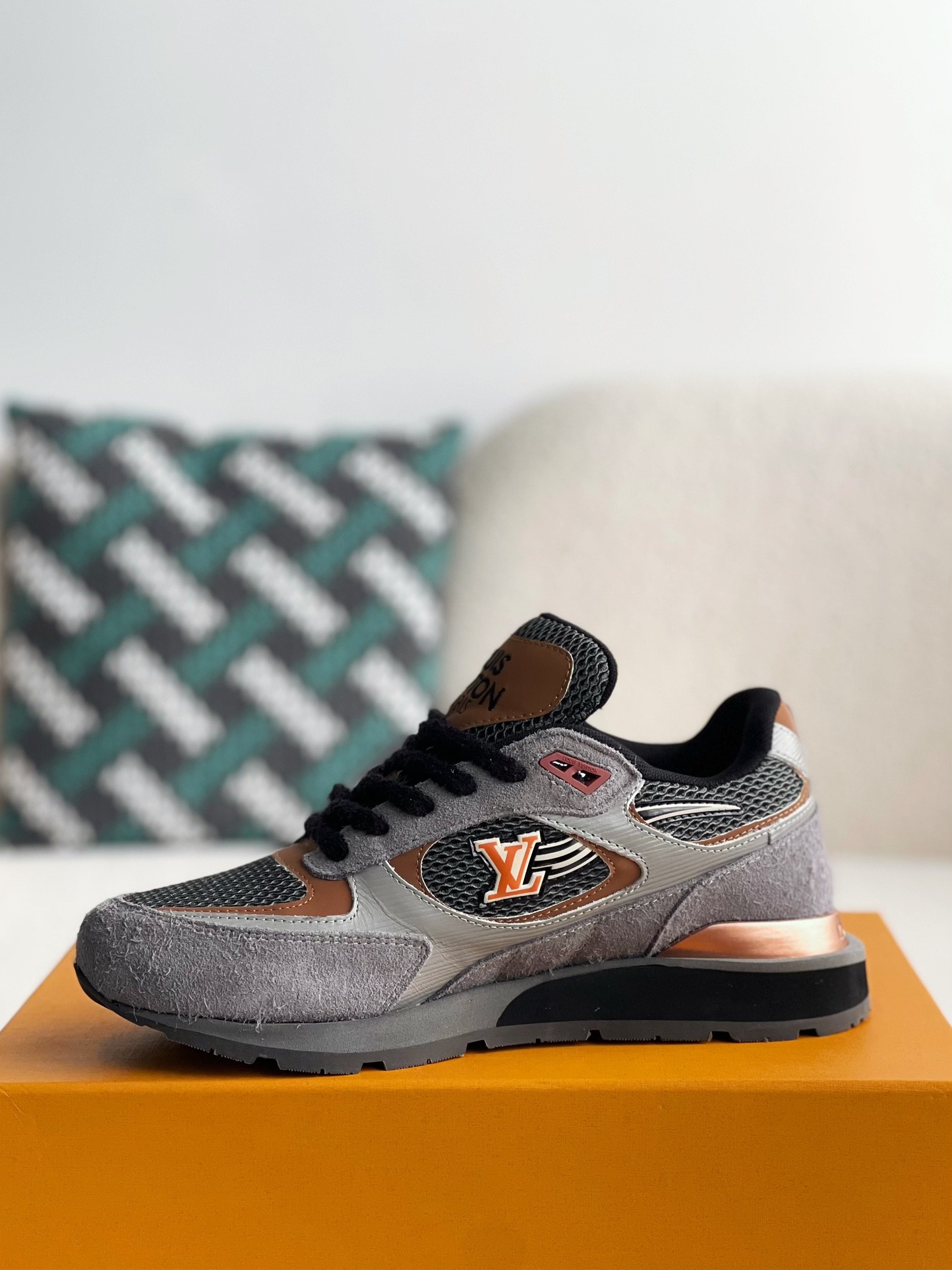 L X V Low-top running shoes detail 4
