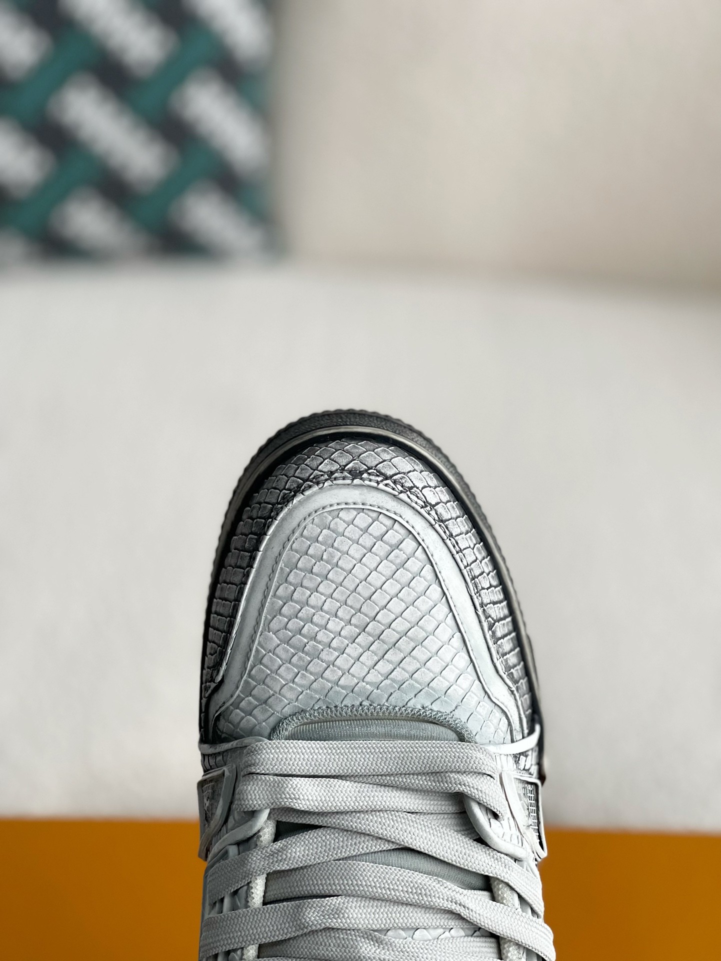 L X V SNEAKERS detail 8