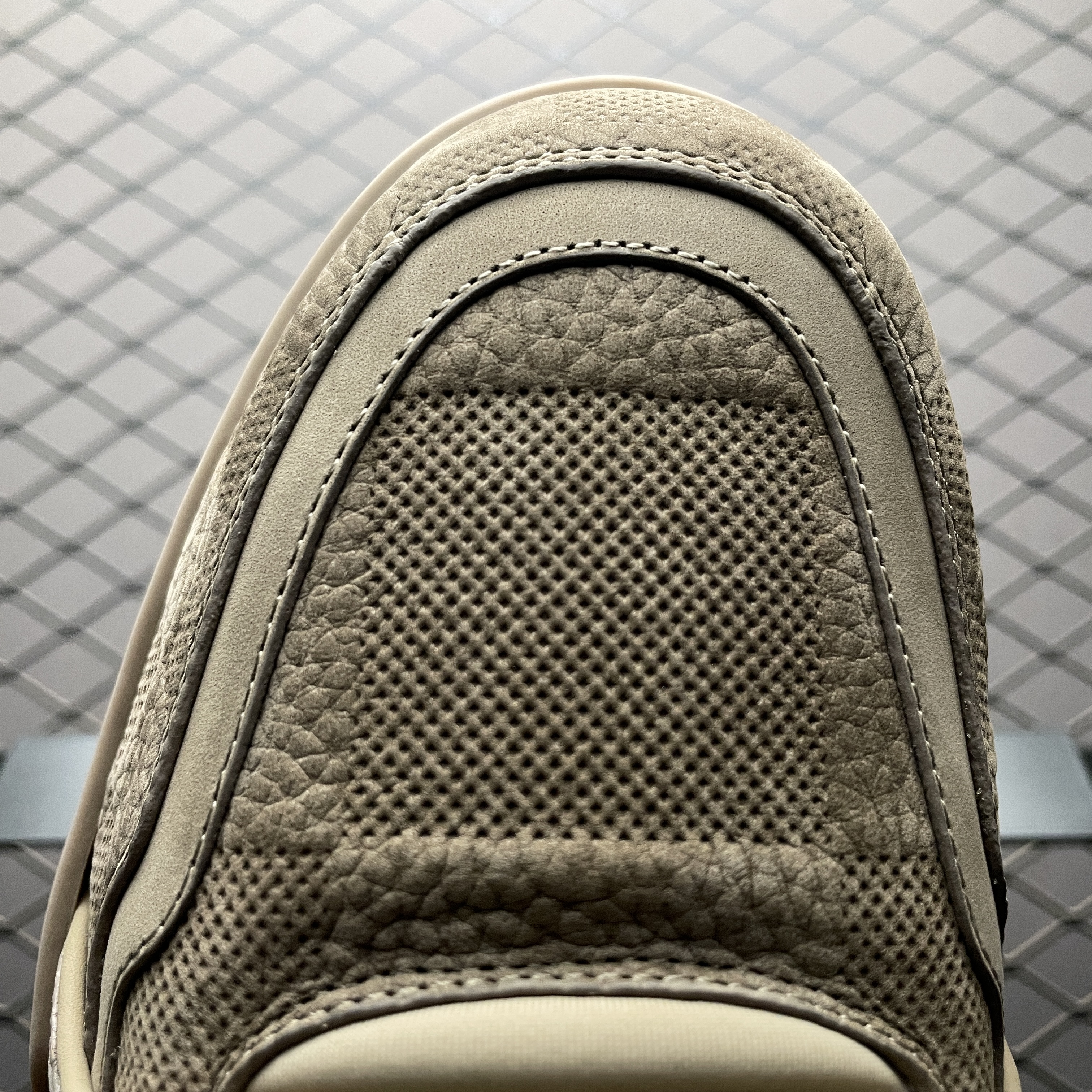 L X V TRAINER detail 6