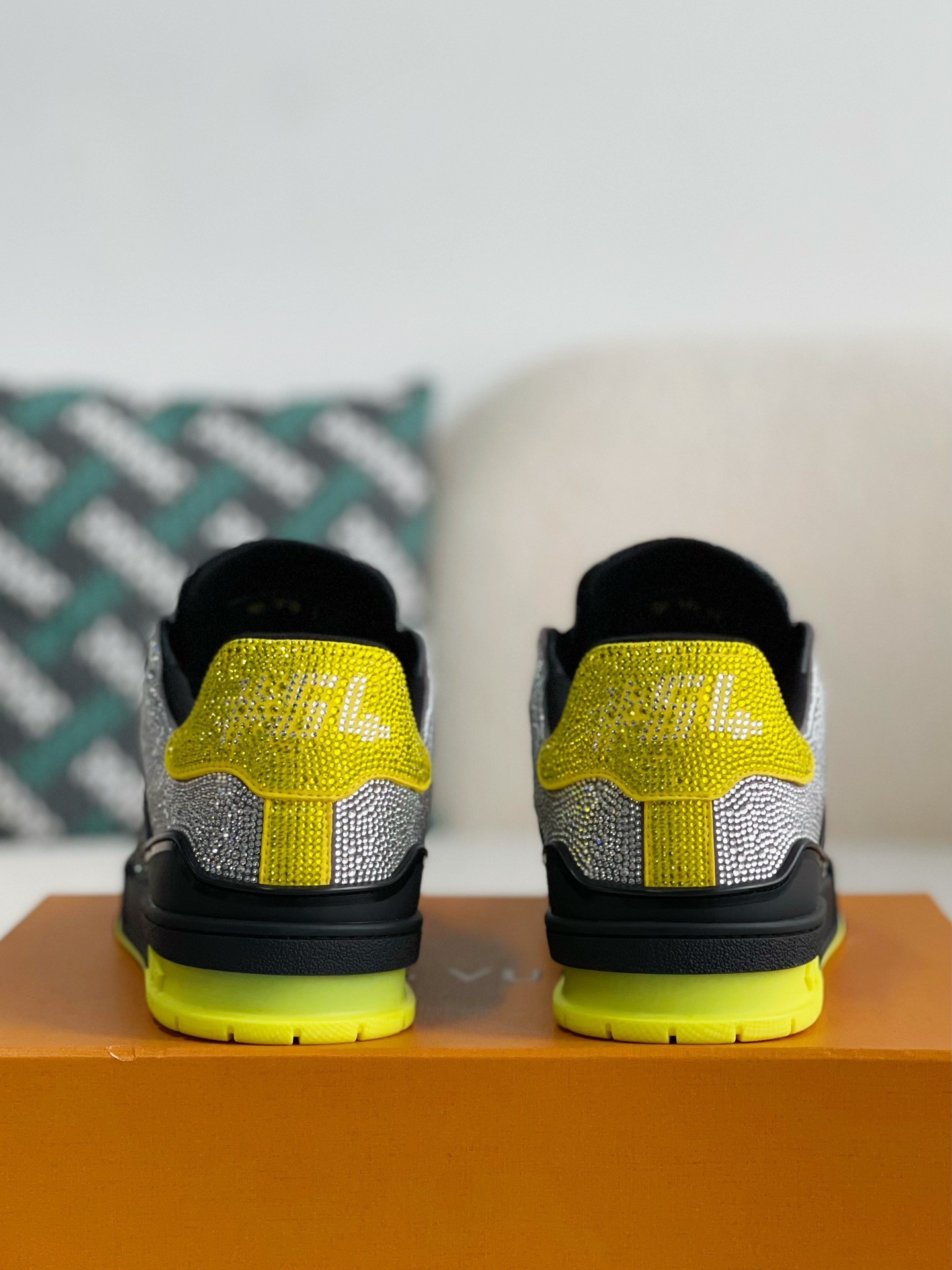 L X V Trainers Sneakers detail 3