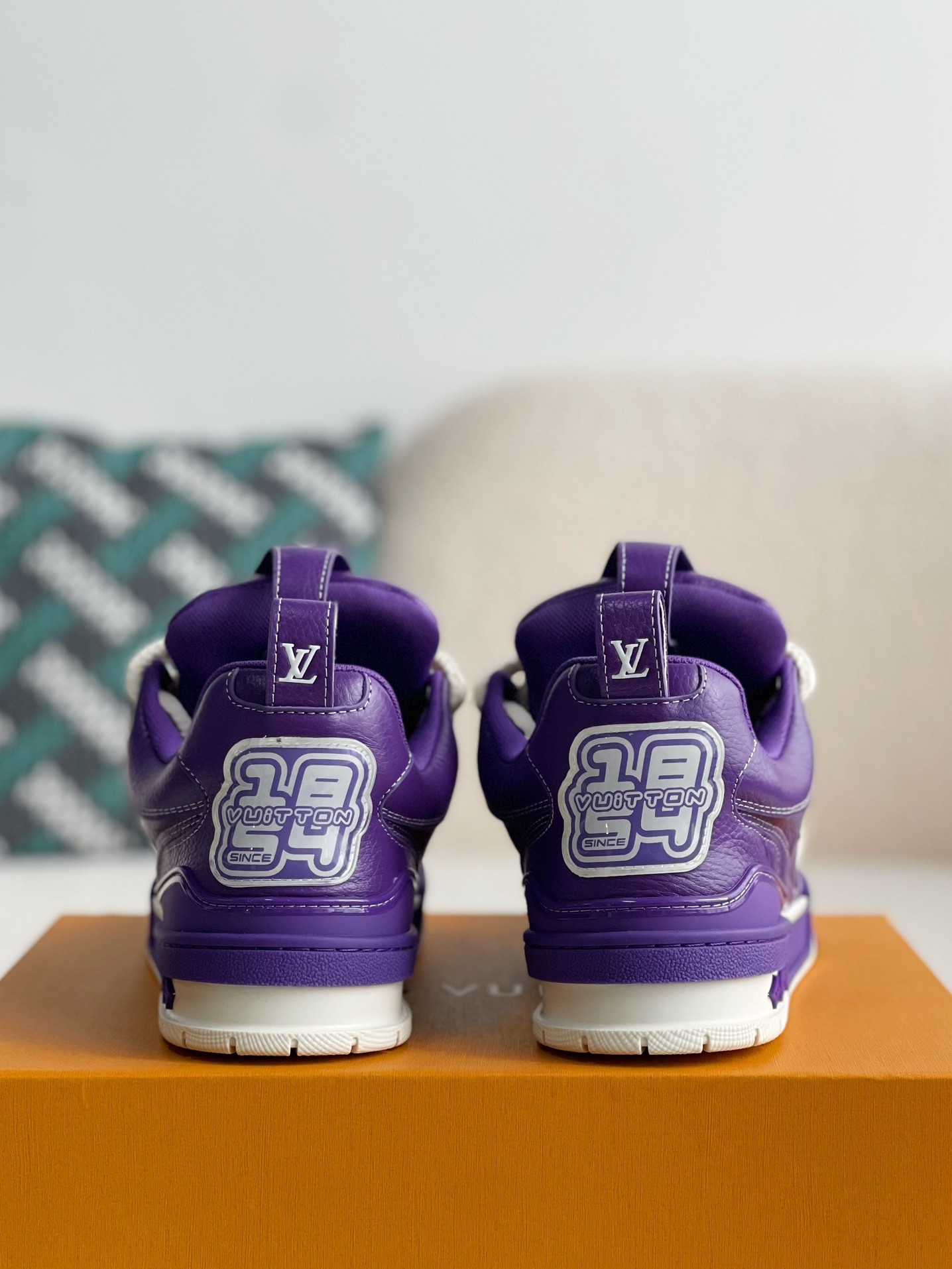 L X V Skate Sneakers detail 3