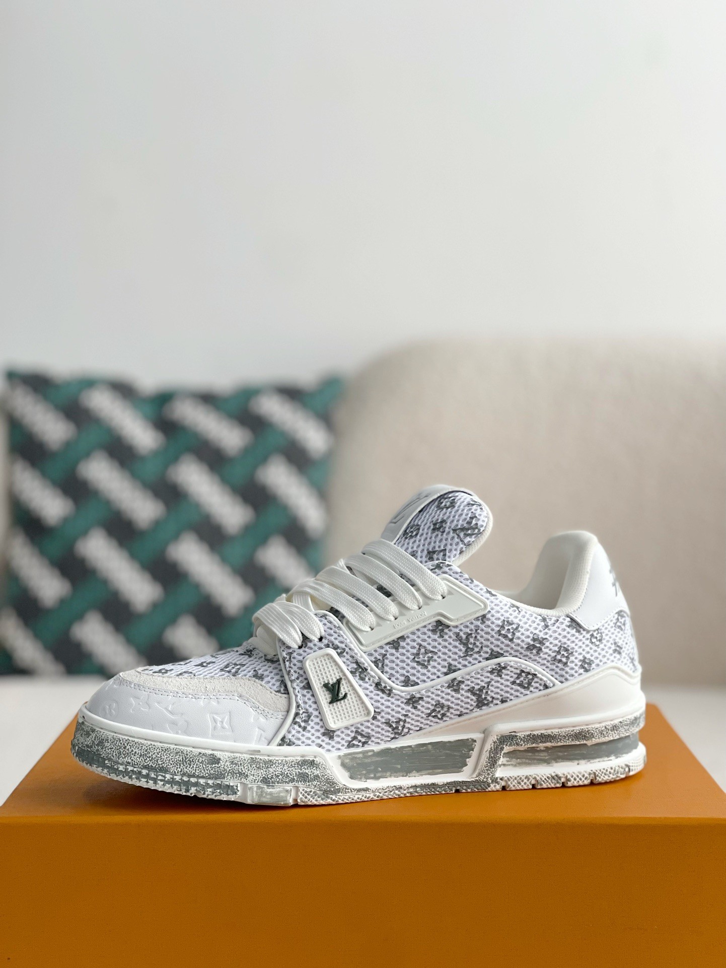 L X V SNEAKERS detail 4