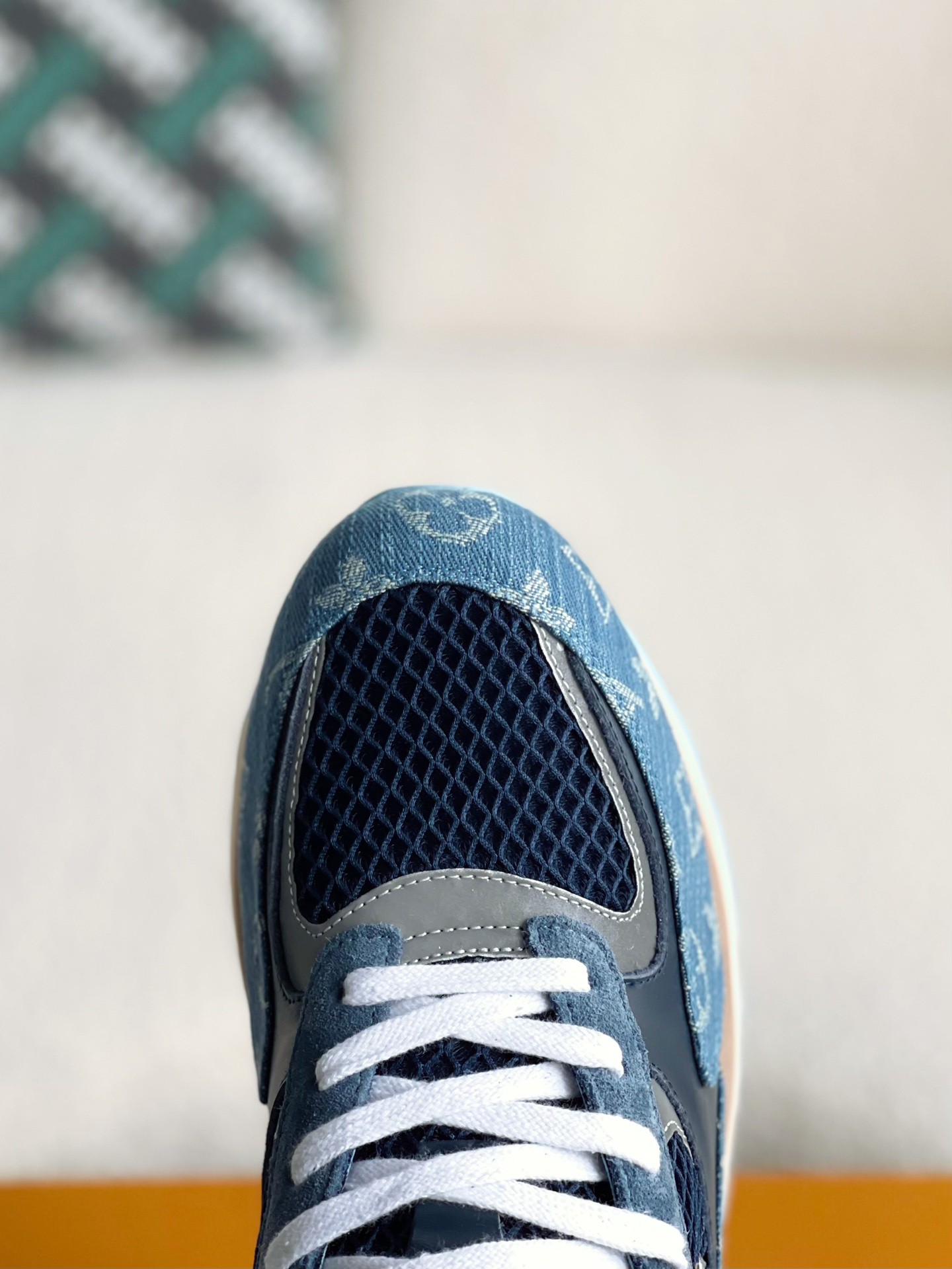 L X V Low-top running shoes detail 8