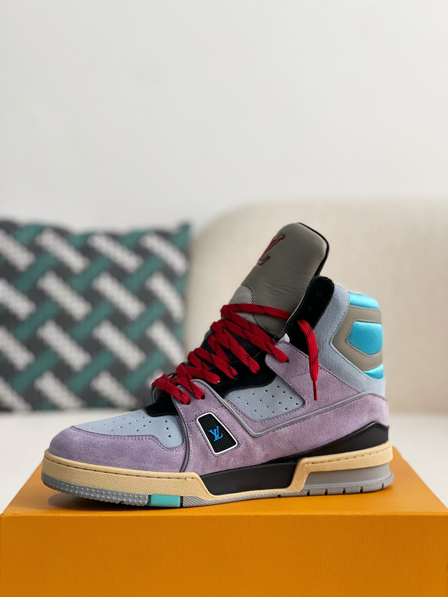 L X V TRAINER SNEAKERS detail 4