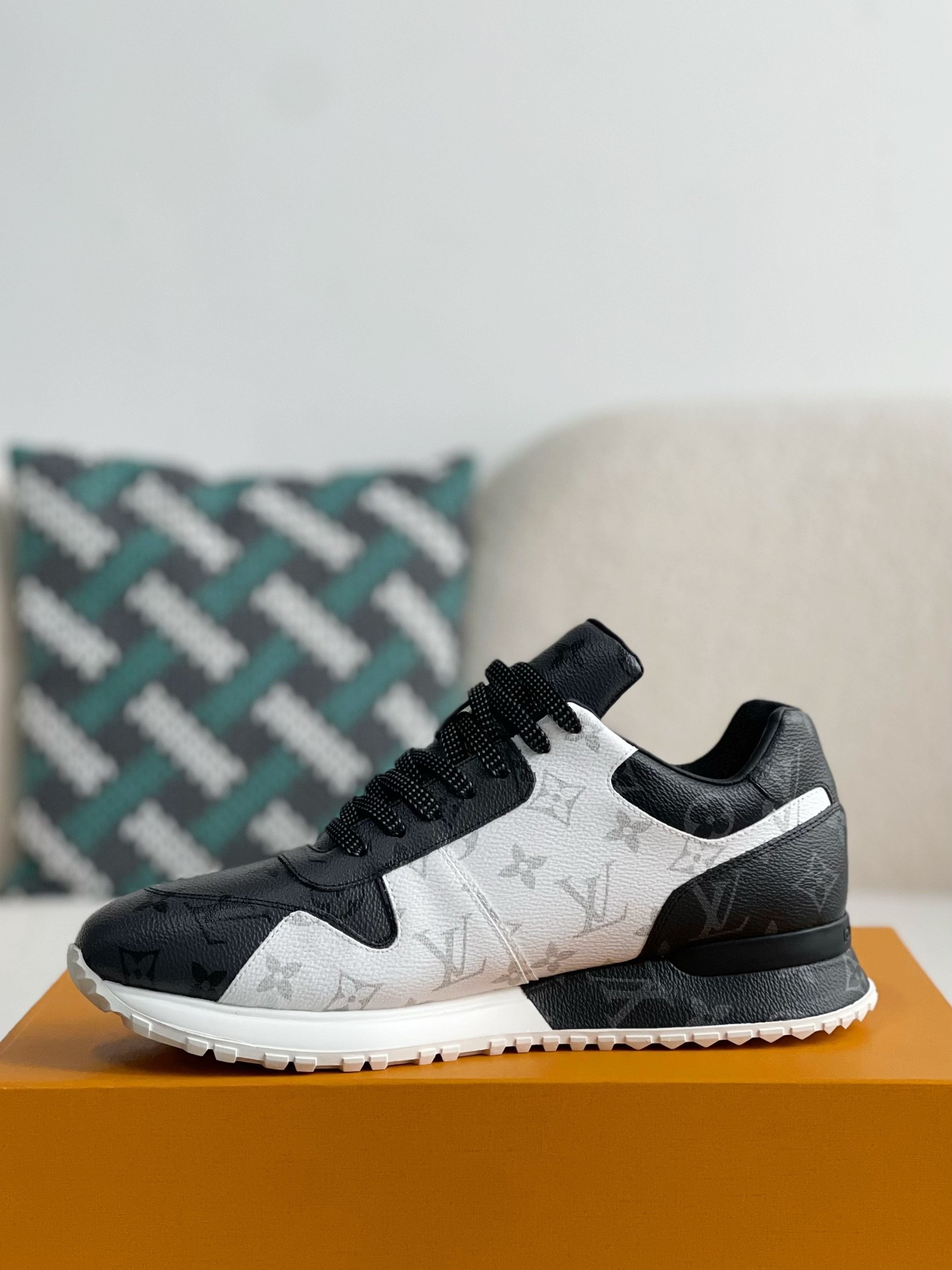 L X V SNEAKERS detail 4