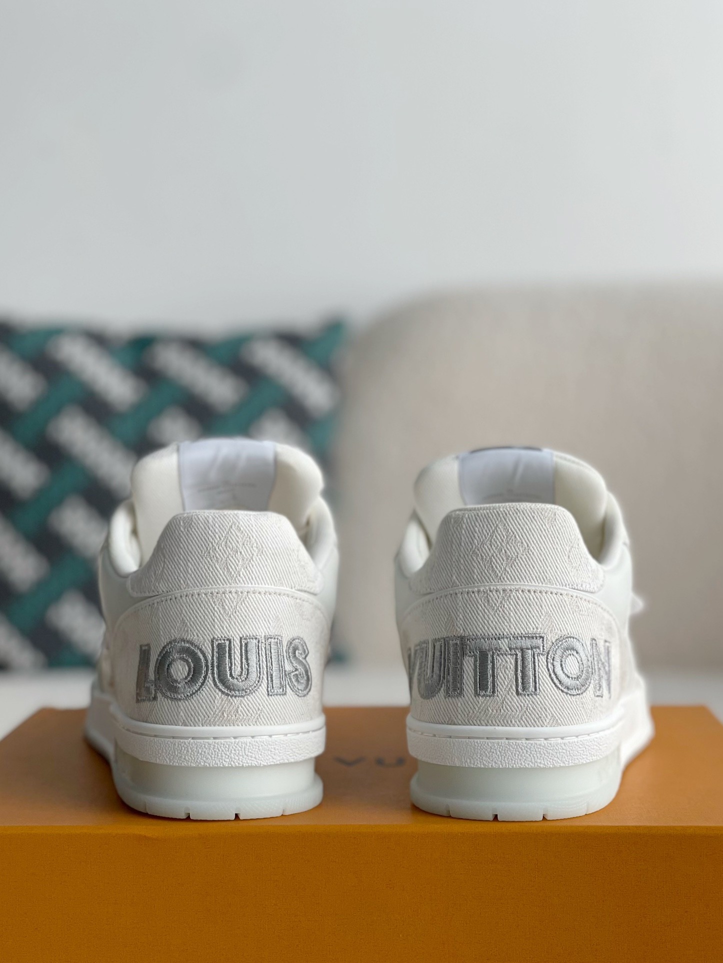 L X V TRAINER 1A9IQ5 Sneakers detail 3