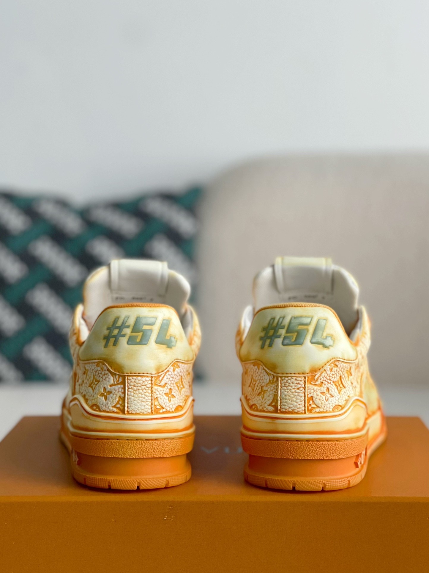 L X V SNEAKERS detail 3