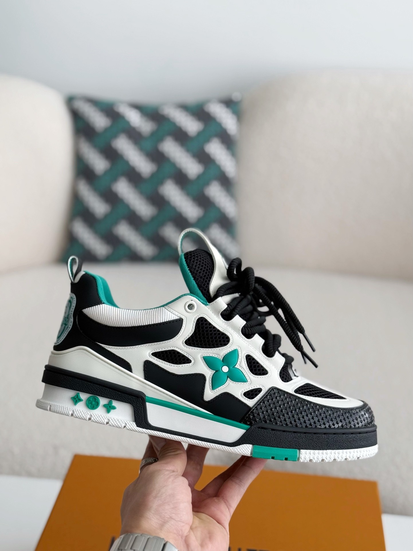 L X V RUNNER TATIC sneakers detail 6