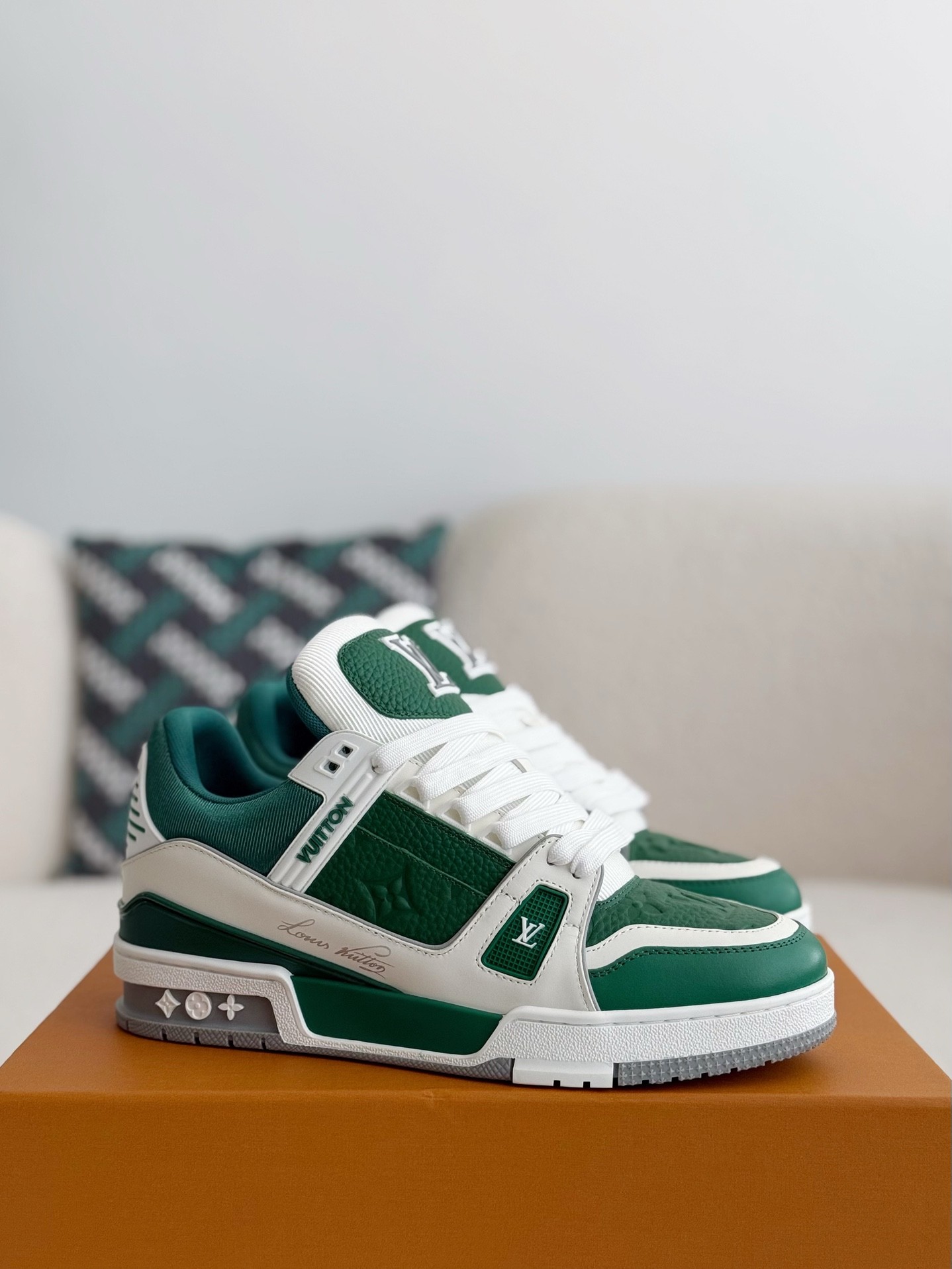 L X V TRAINER SNEAKERS detail 2