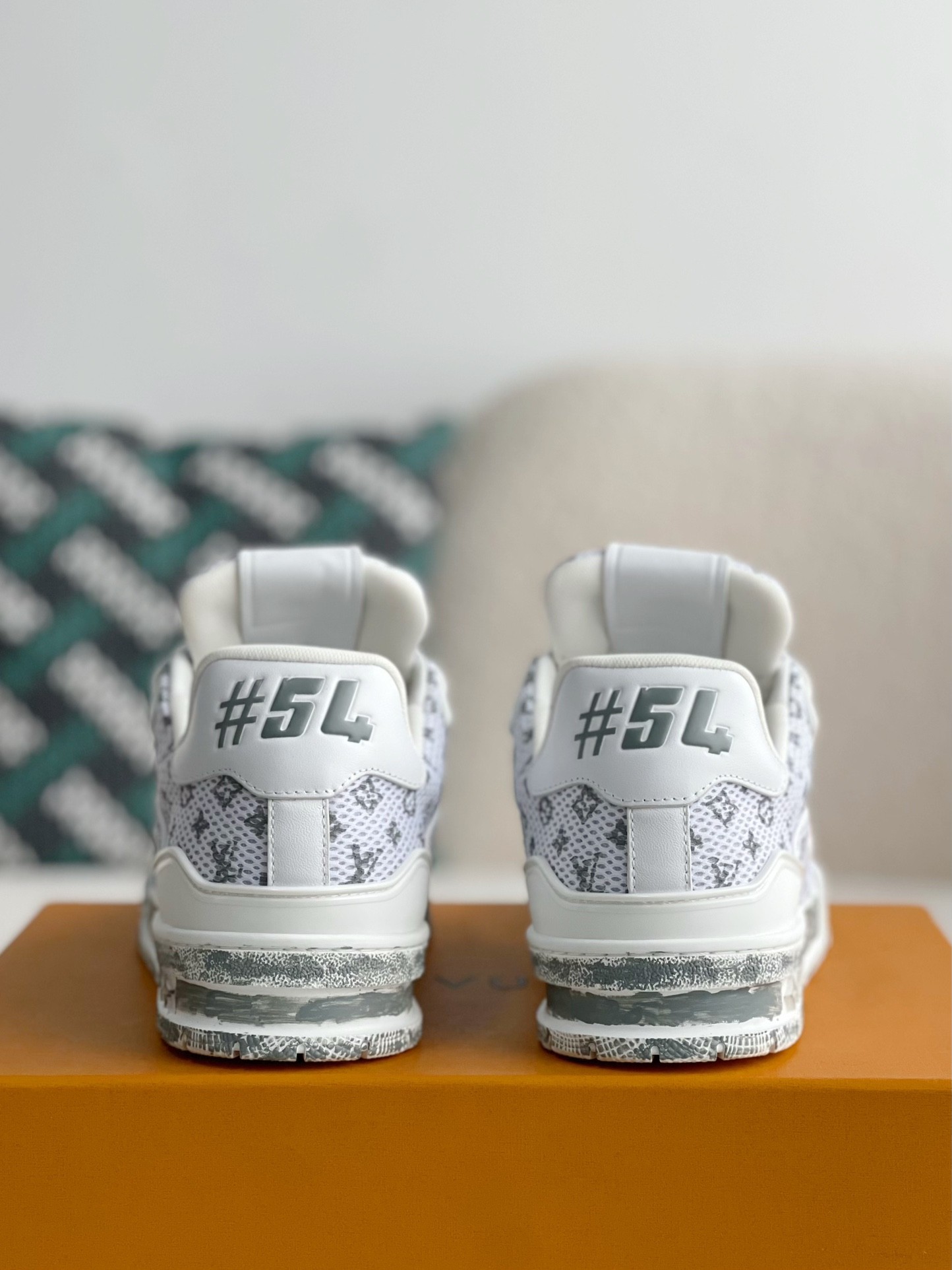 L X V SNEAKERS detail 3
