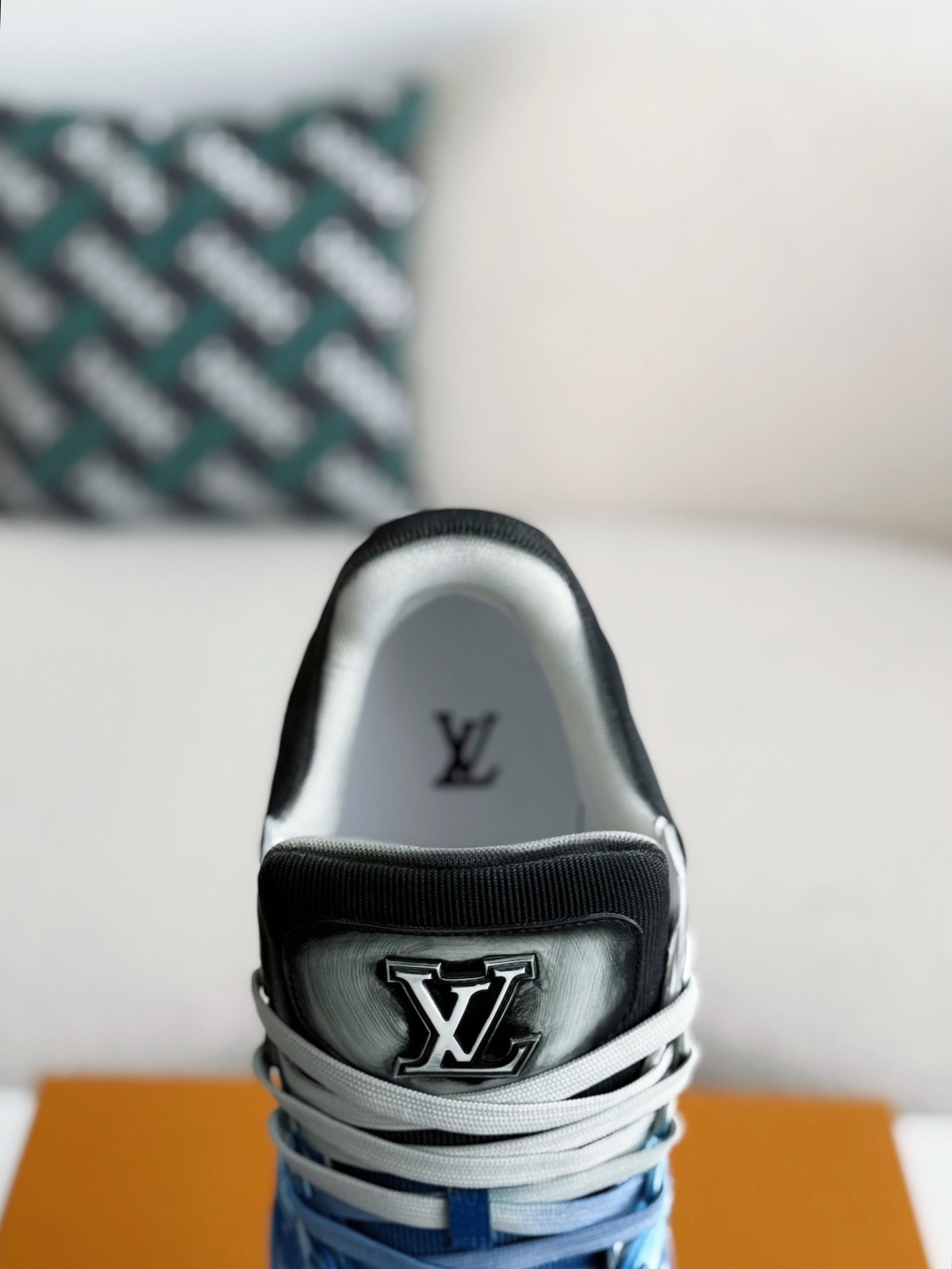 L X V TRAINER SNEAKERS detail 9
