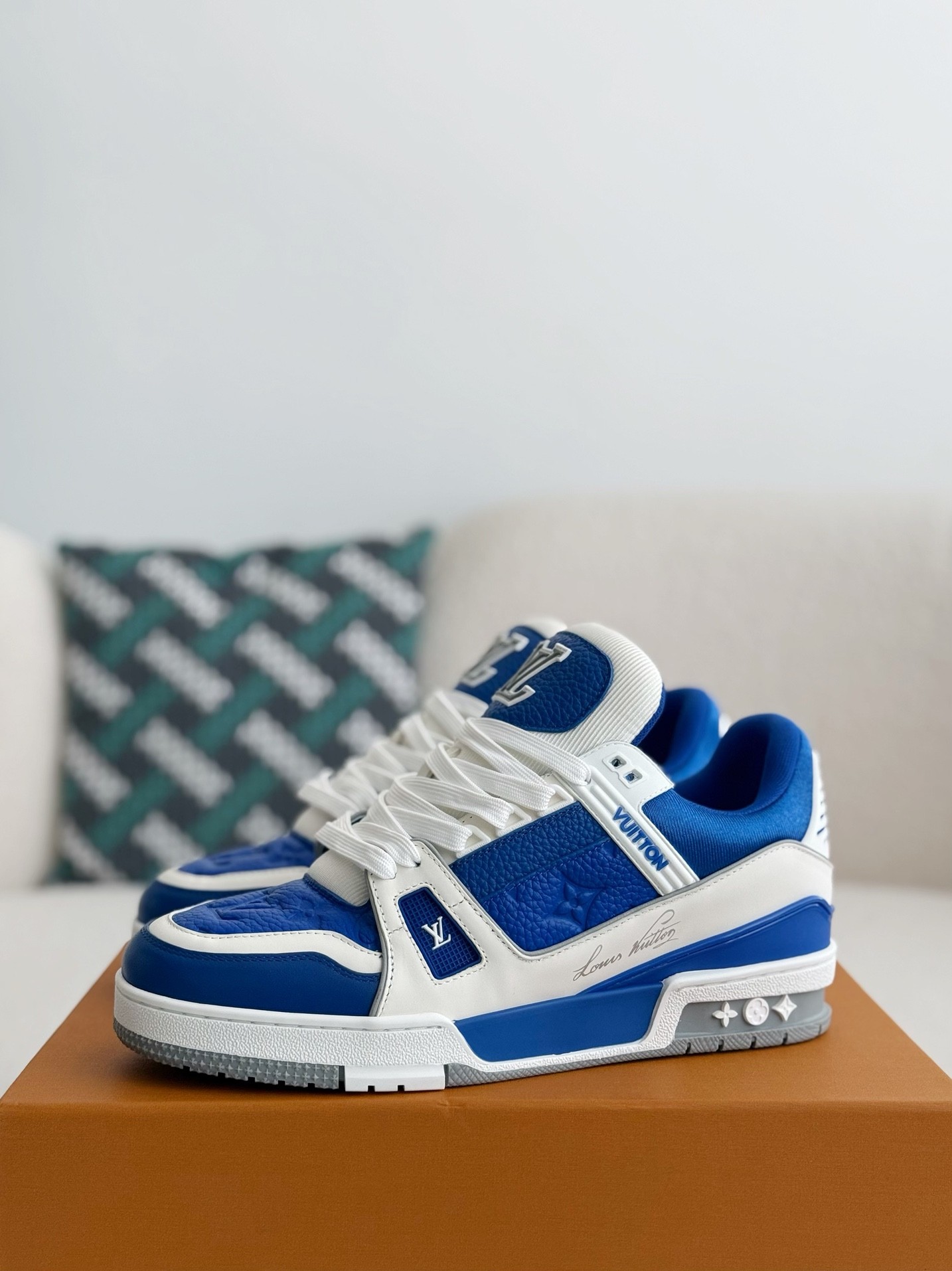 L X V TRAINER SNEAKERS