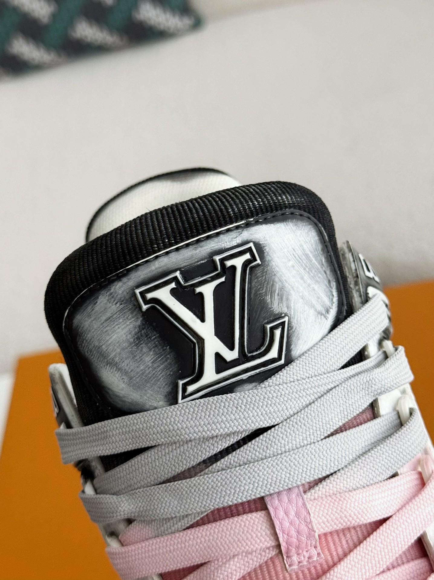 L X V TRAINER SNEAKERS detail 10
