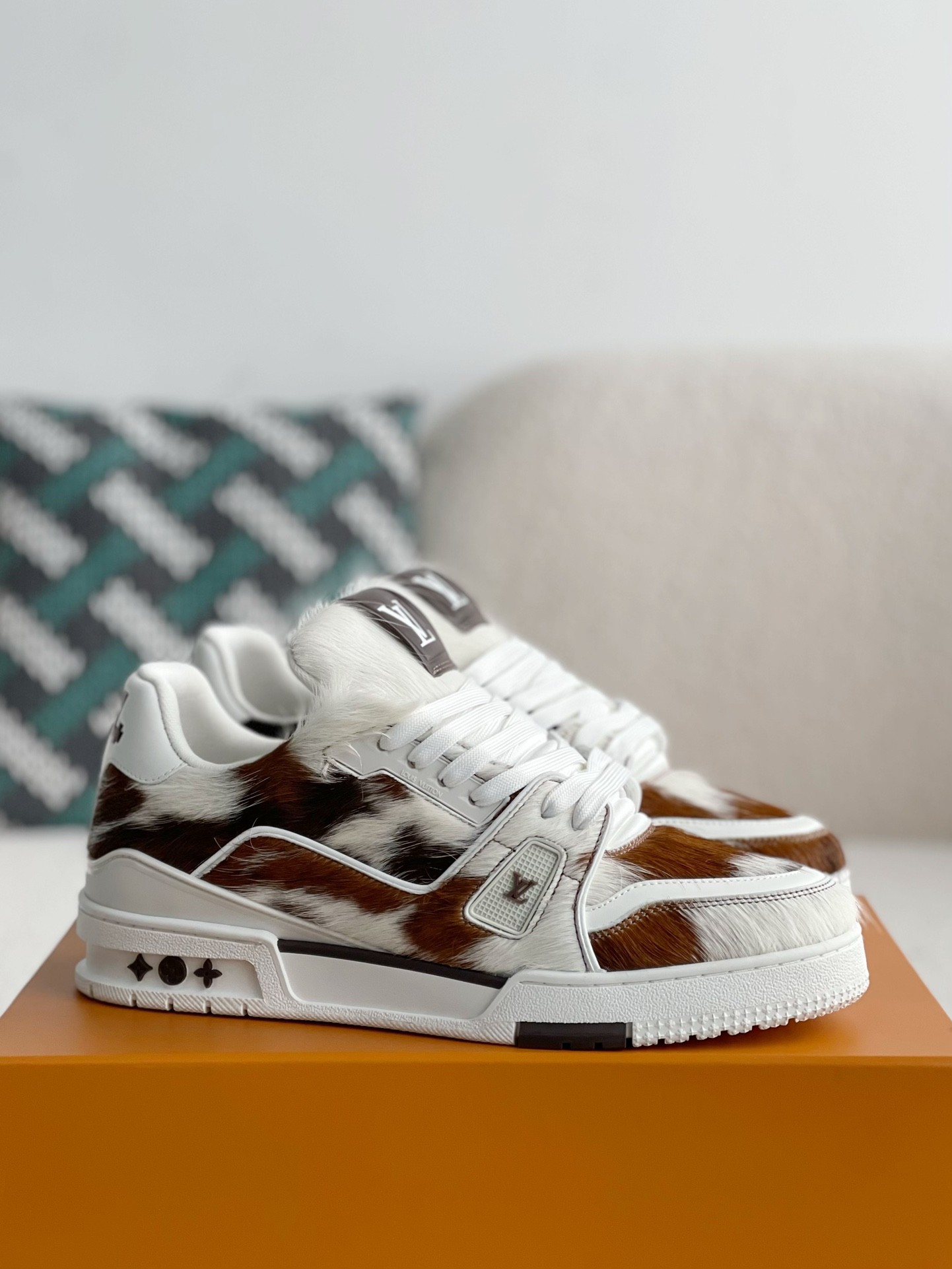L X V SNEAKERS detail 2