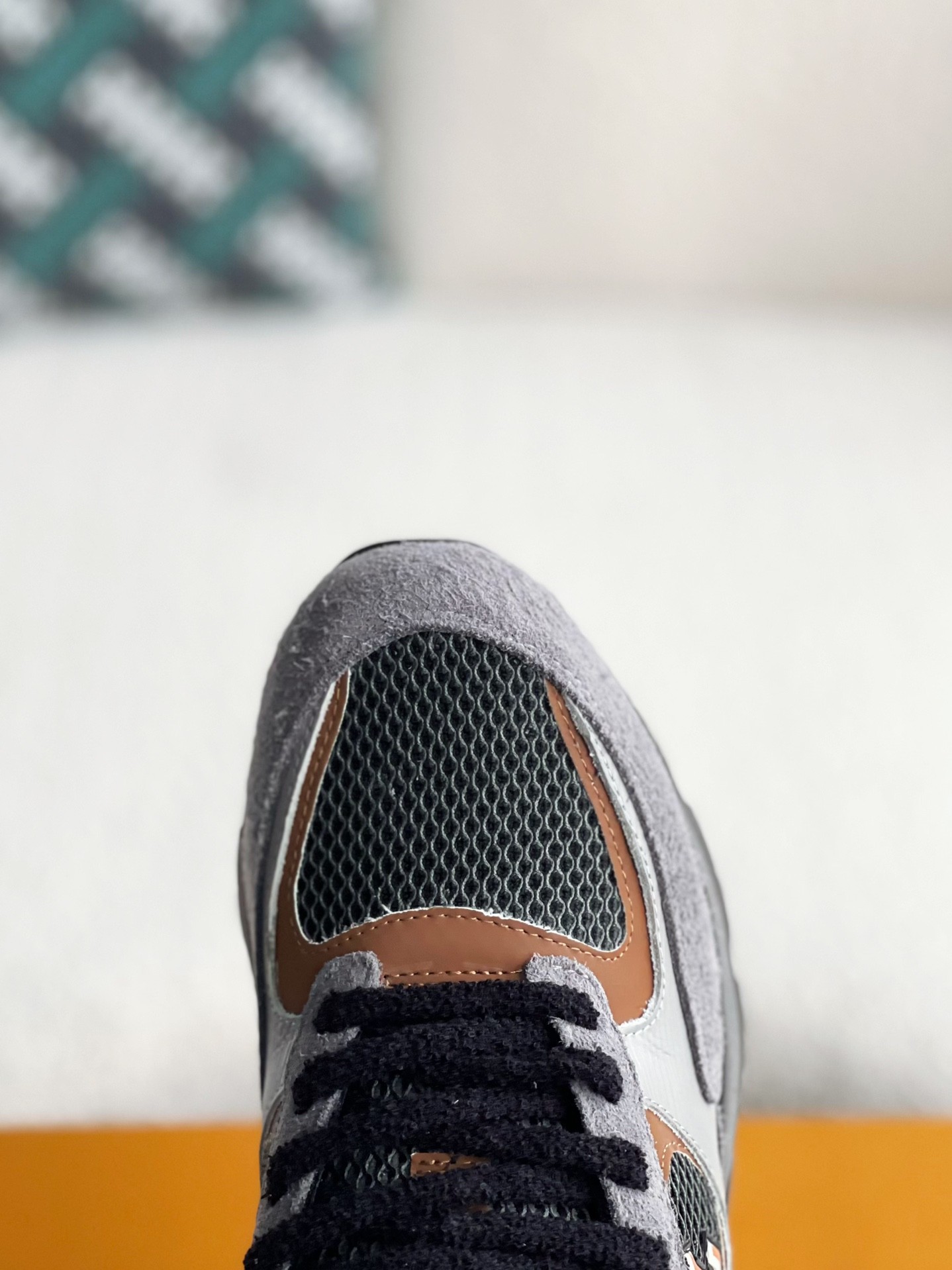 L X V Low-top running shoes detail 9