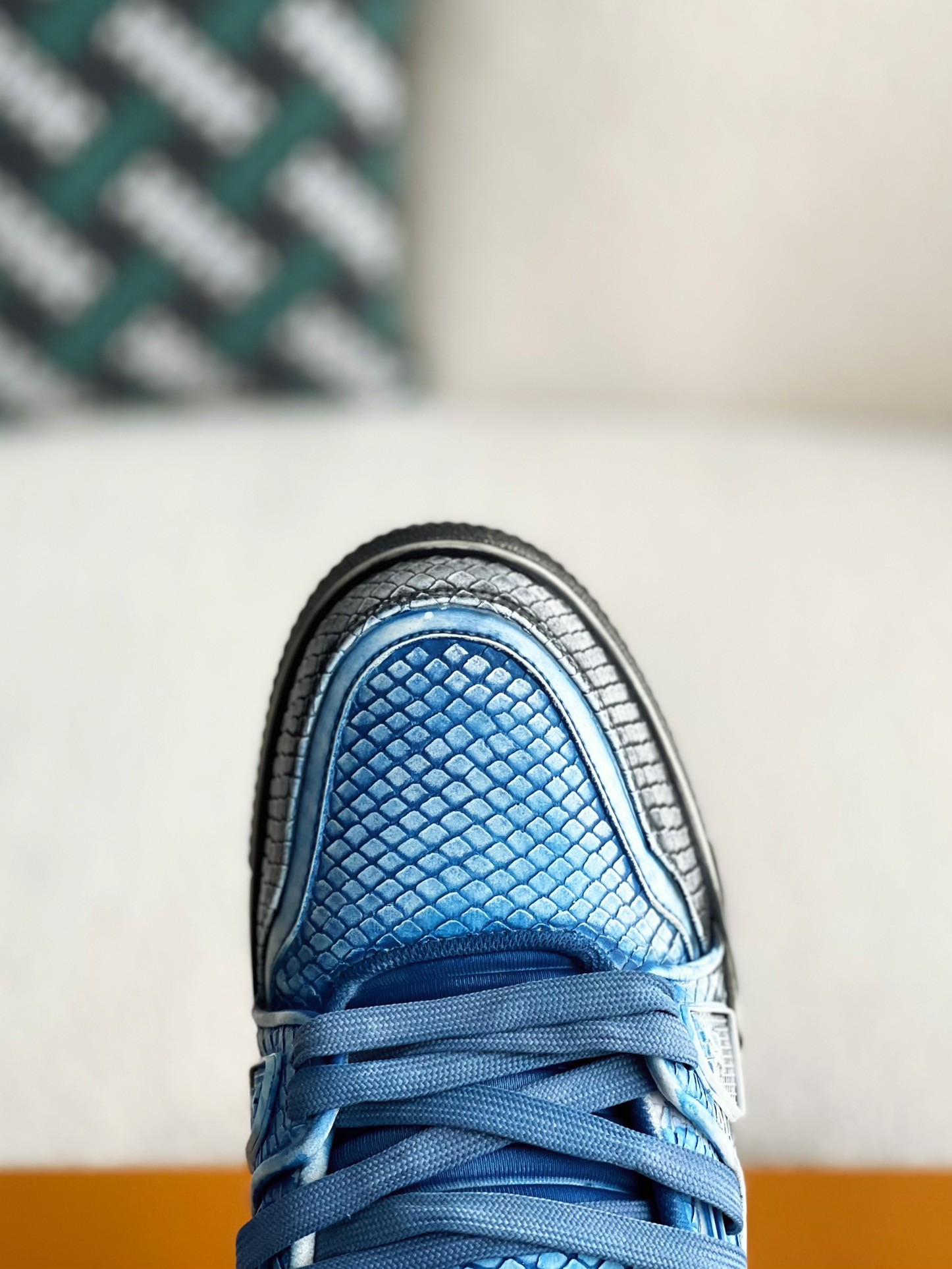 L X V SNEAKERS detail 9