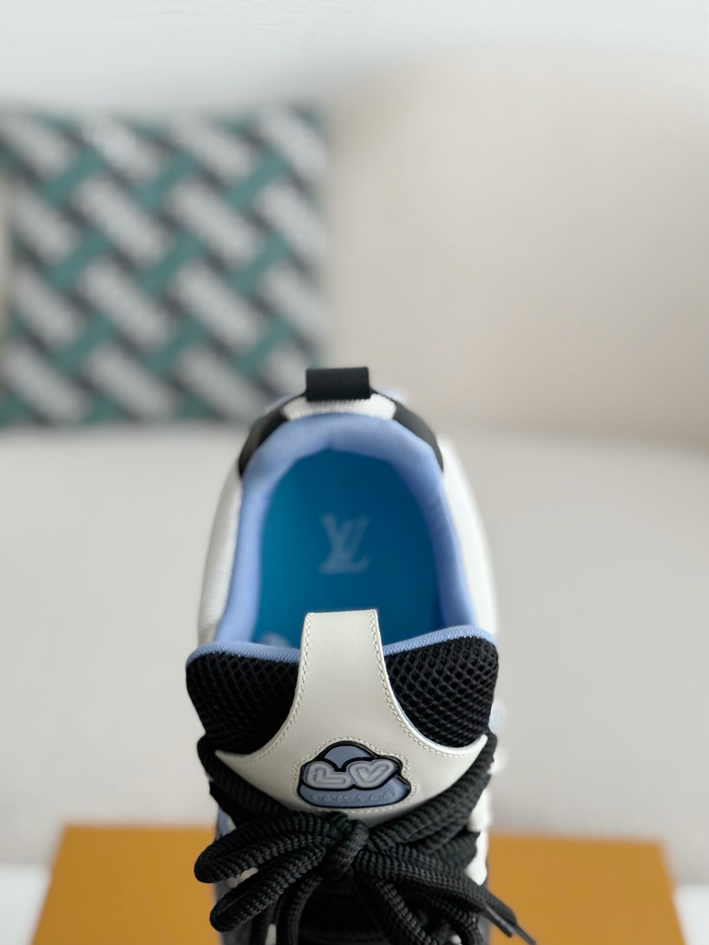 L X V RUNNER TATIC sneakers detail 9