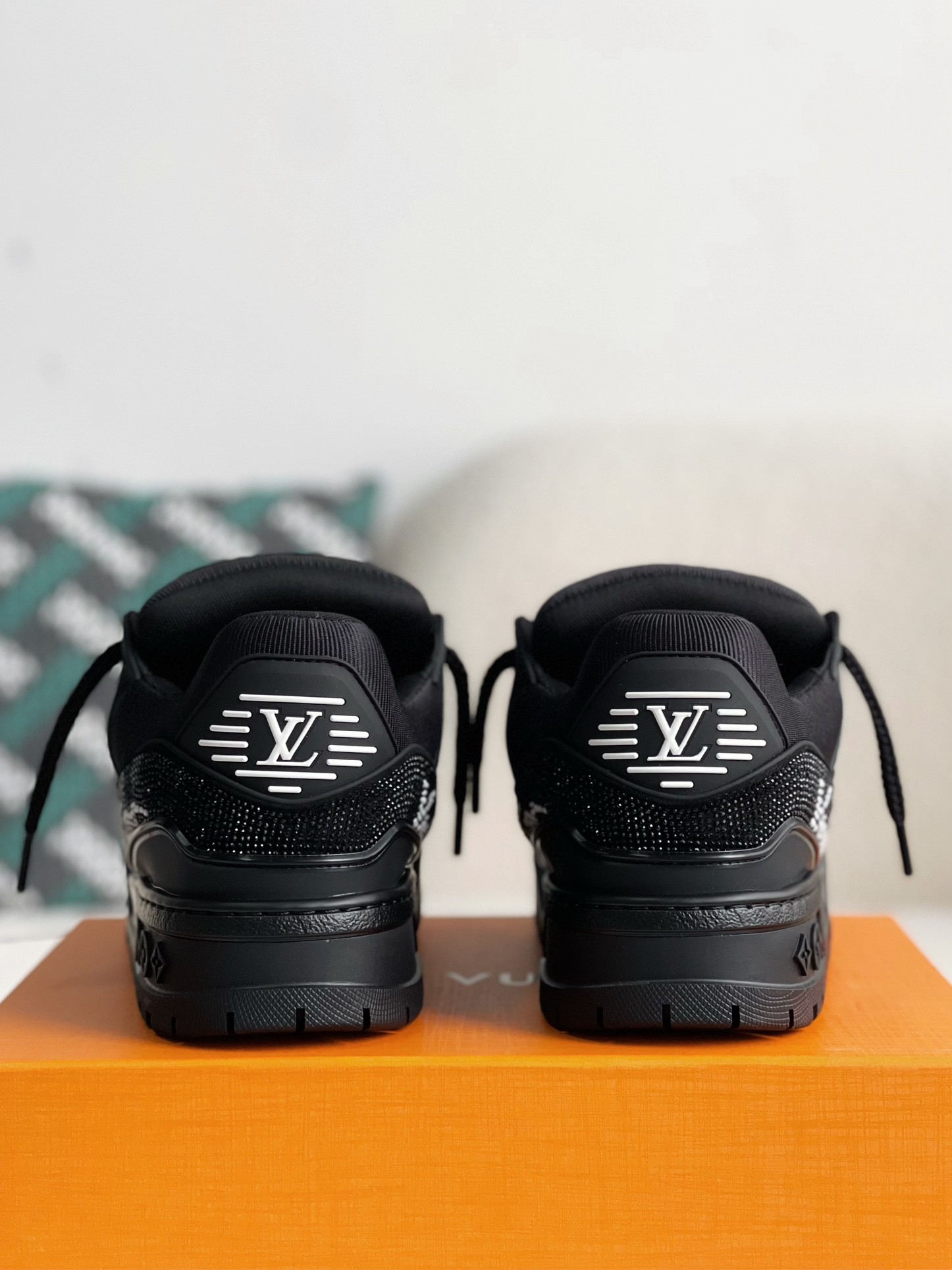 L X V TRAINER Sneakers detail 3
