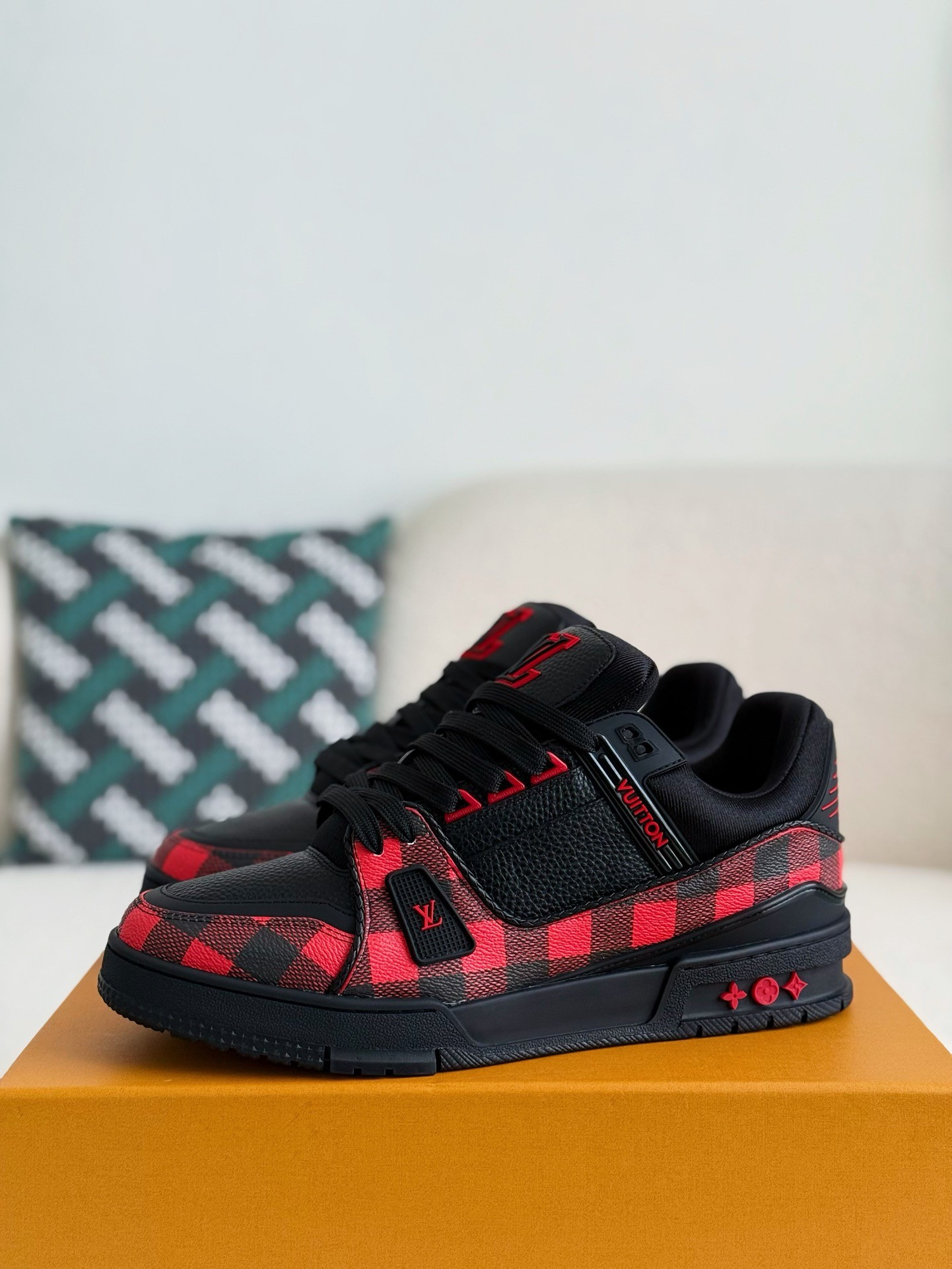 L X V TRAINER SNEAKERS