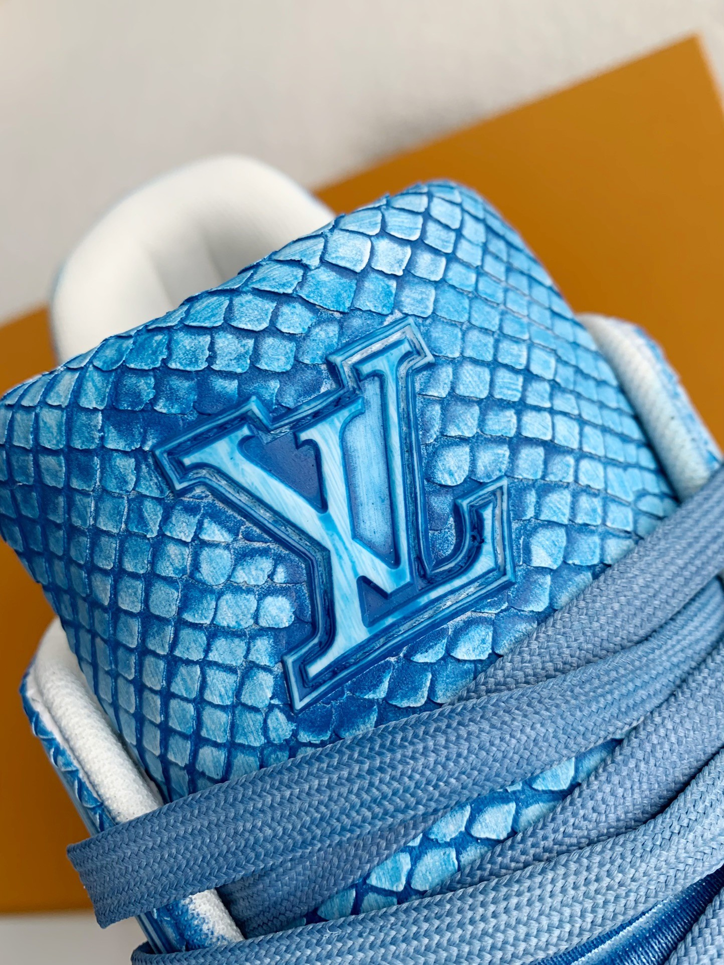 L X V SNEAKERS detail 10