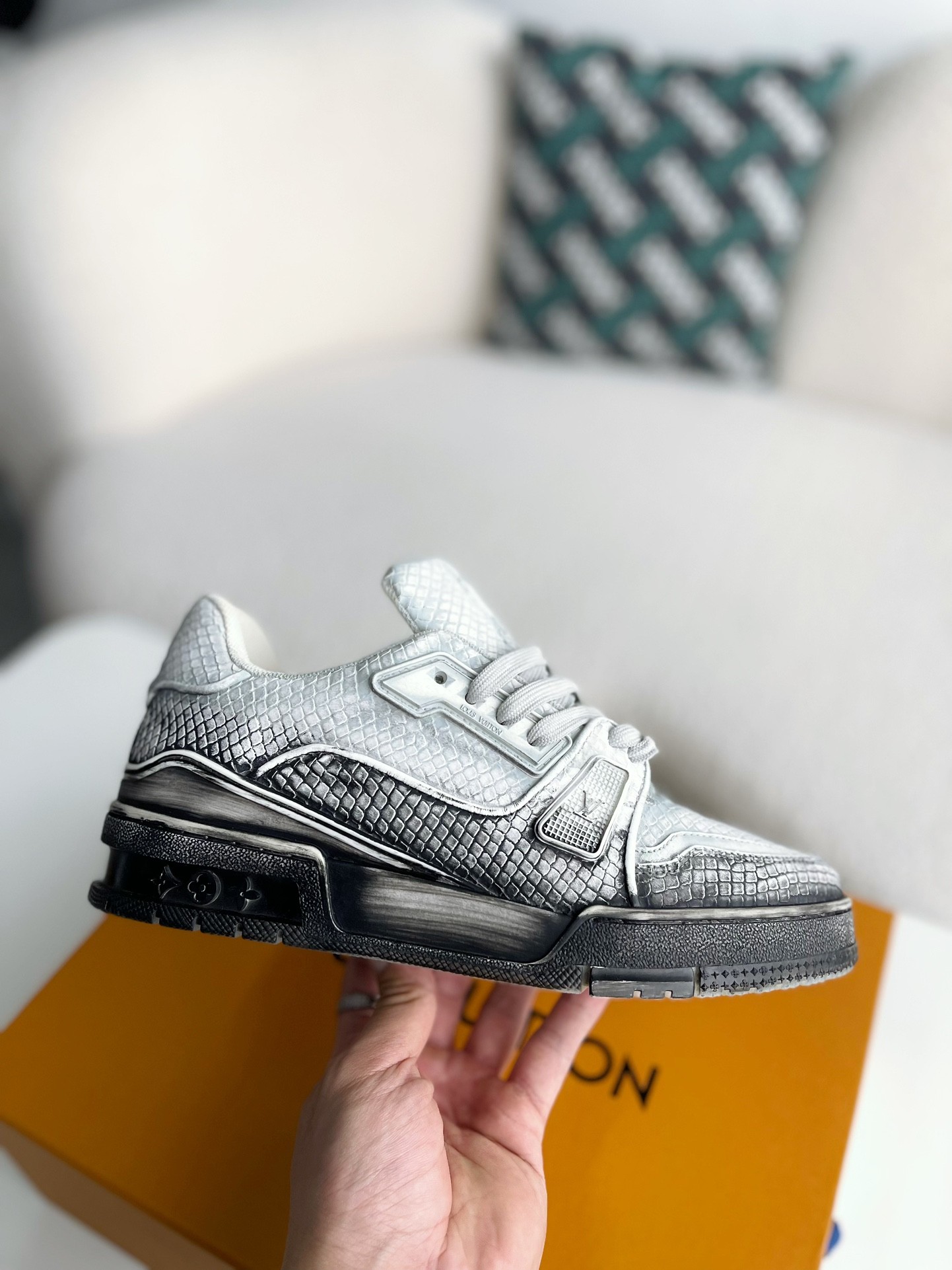 L X V SNEAKERS detail 6