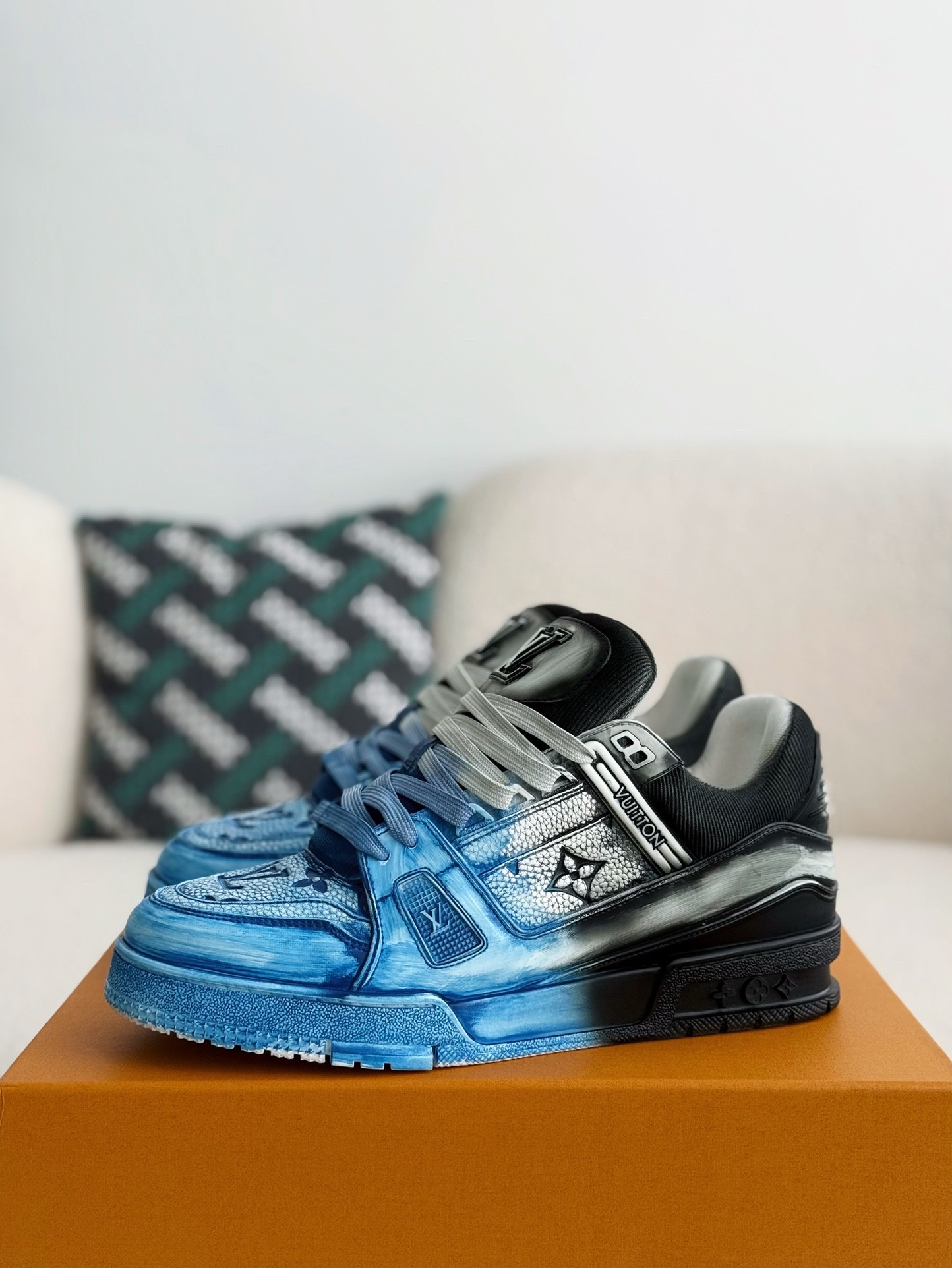 L X V TRAINER SNEAKERS