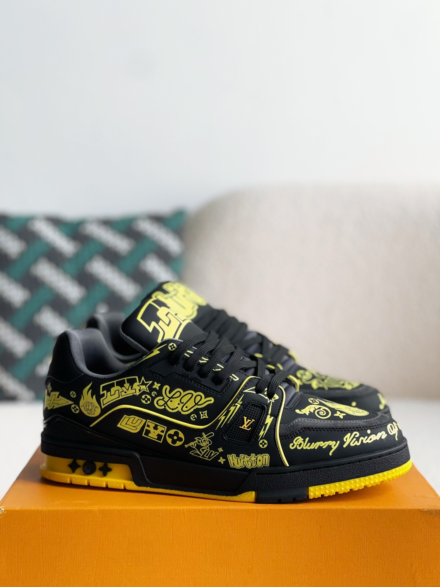 L X V SNEAKERS detail 2